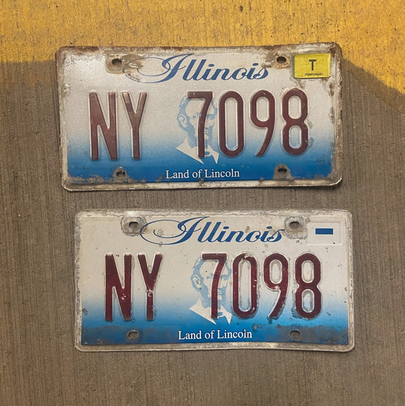 Photo of a 2001 Illinois License Plate Auto Tag Garage Decor Vintage New York NY 7098