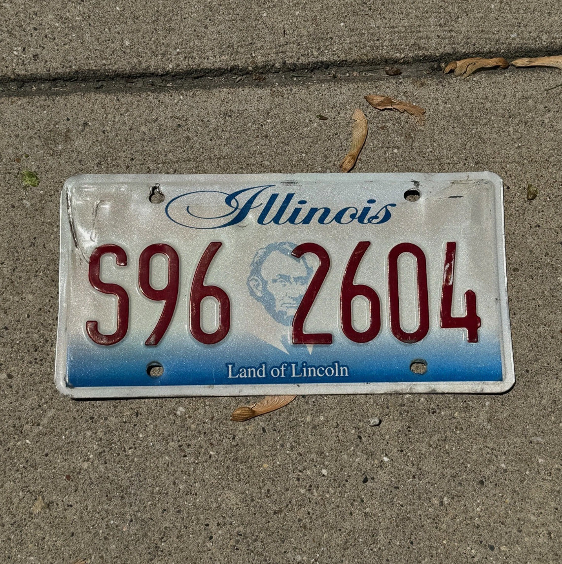 Photo of a 2001 Illinois License Plate Auto Tag Garage Decor Vintage S 96 2604