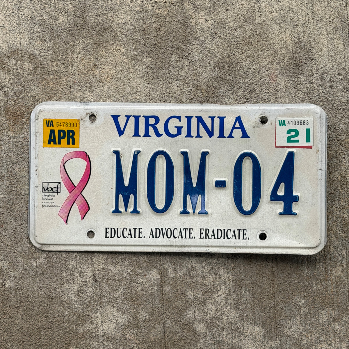 2001 2021 Virginia Graphic / Specialty License Plate Auto Tag 2 Vintage Garage Breast Cancer Foundation MOM 04