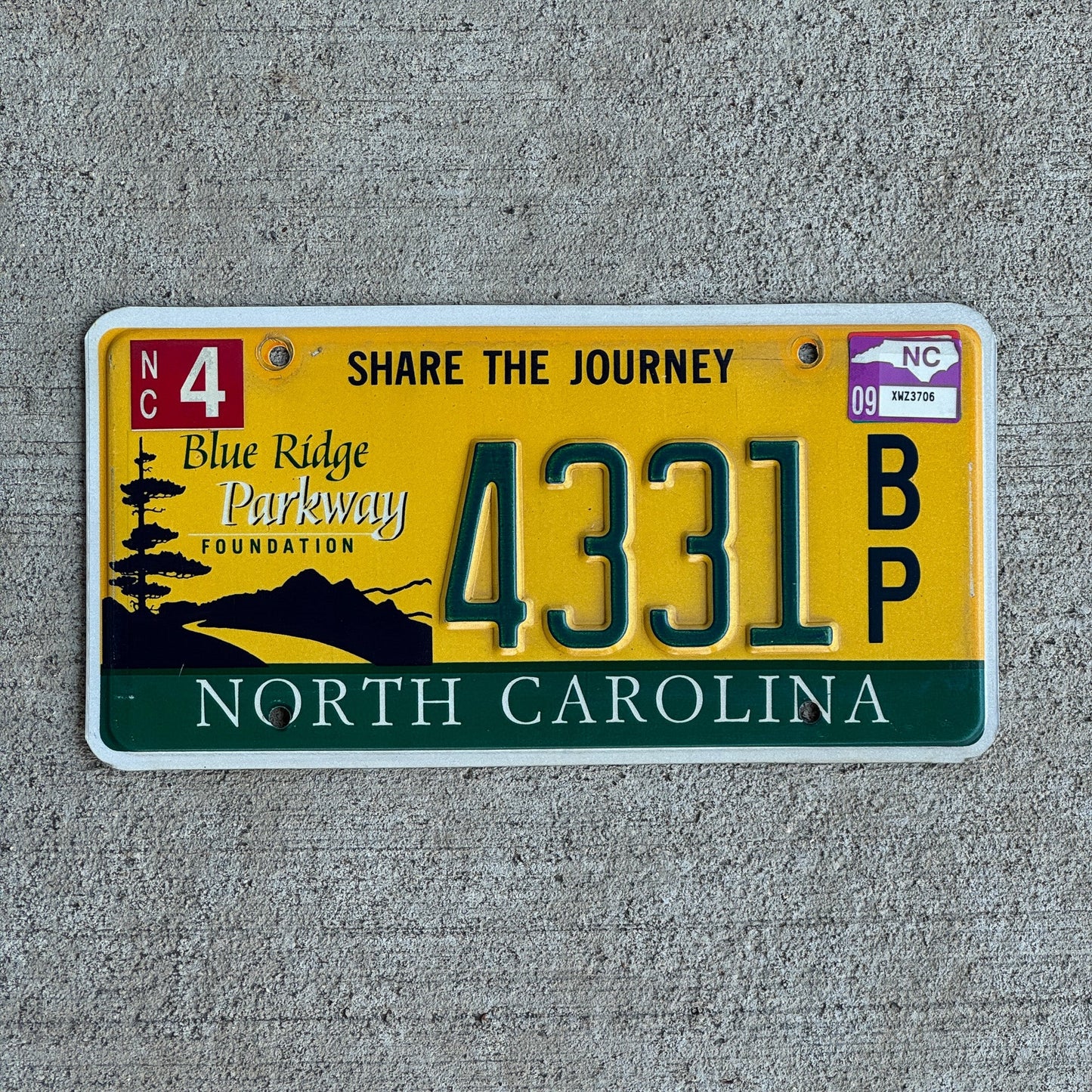 Photo of a 2003 2009 North Carolina Graphic / Specialty License Plate Auto Tag Garage Decor Vintage Blue Ridge Parkway 4331 BP