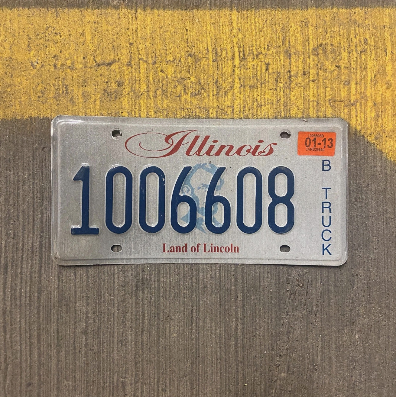 Photo of a 2003 Illinois Truck License Plate Auto Tag Garage Decor Vintage 1006608