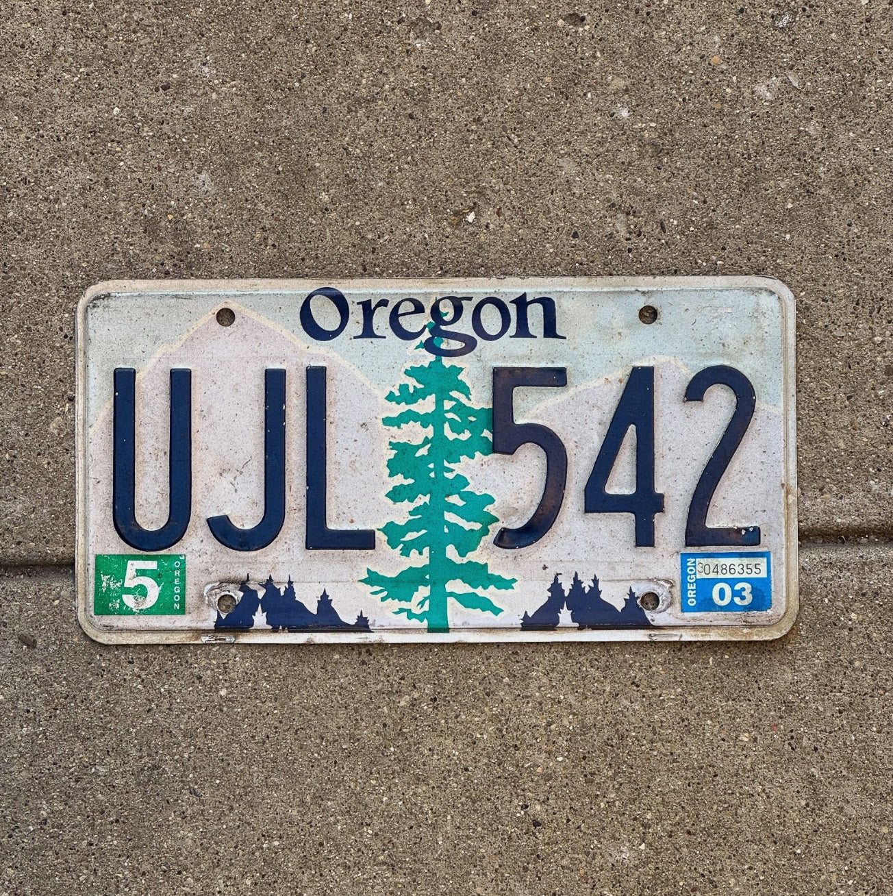 Photo of a 2003 Oregon License Plate Auto Tag Garage Decor UJL 542