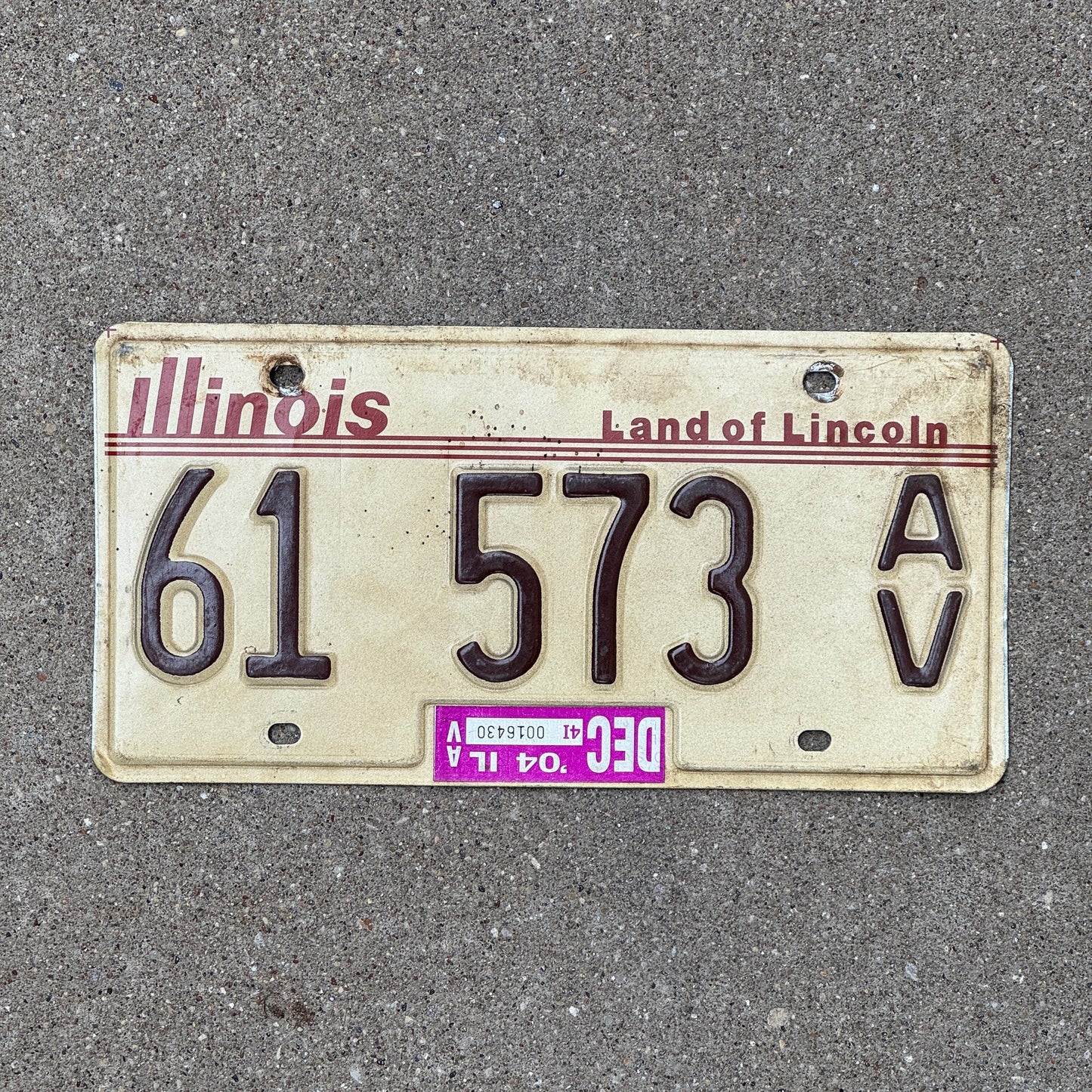 Photo of a 2004 Illinois ANTIQUE VEHICLE License Plate Auto Tag Garage Decor Vintage 61 573