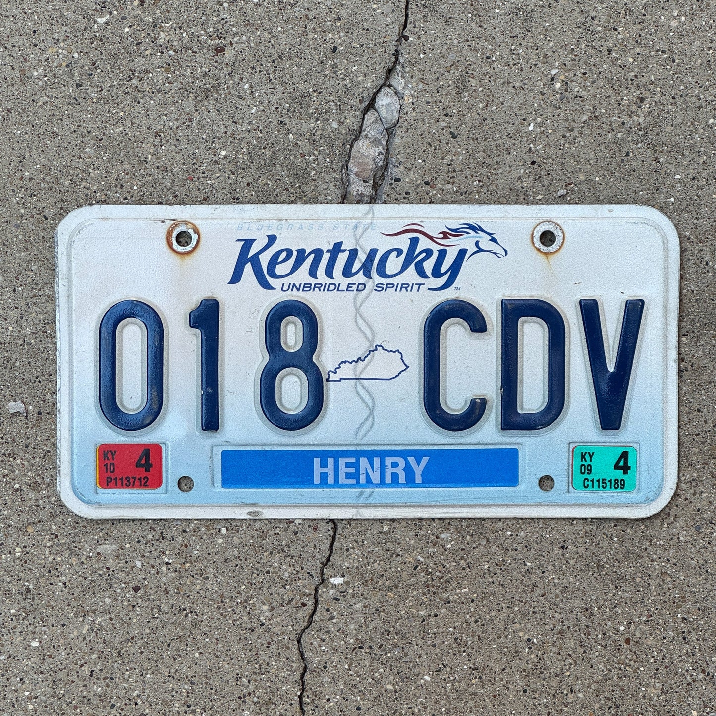 Photo of a 2005 2010 Kentucky License Plate Auto Tag Garage Decor Vintage 018 CDV