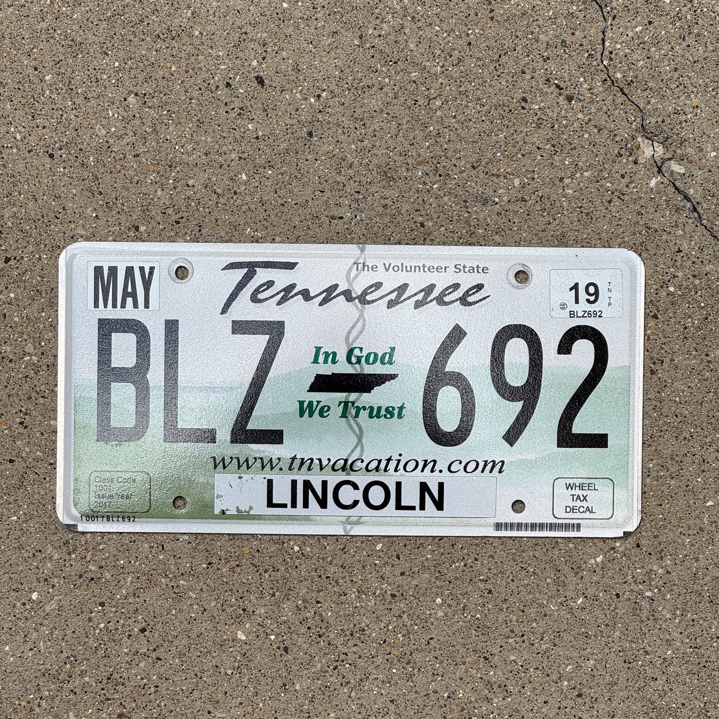 Photo of a 2006 2019 Tennessee License Plate Auto Tag Garage Decor Vintage BLZ 692