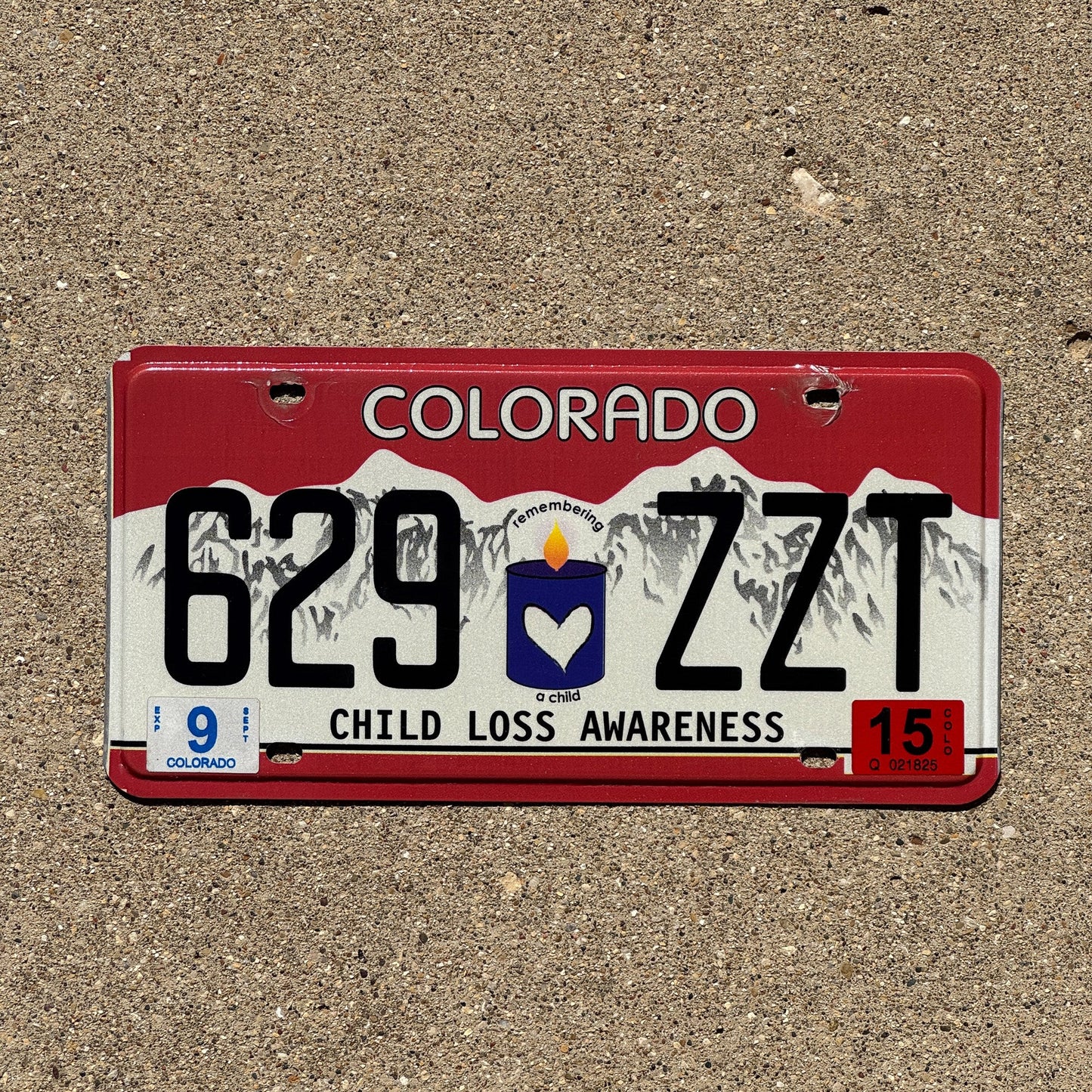 Photo of a 2013 2015 Colorado Graphic / Specialty License Plate Auto Tag 1 Garage Decor Child Loss Awareness 629 ZZT