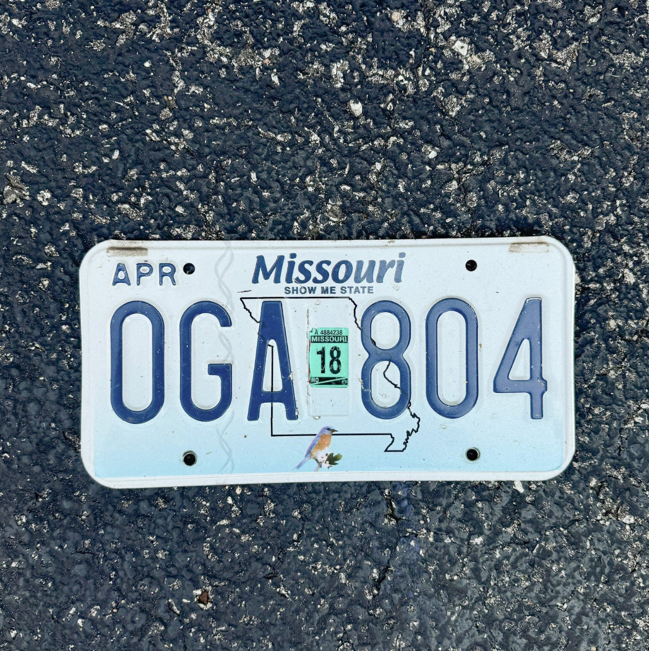 Photo of a 2018 Missouri License Plate Auto Tag Garage Decor Vintage OGA 804
