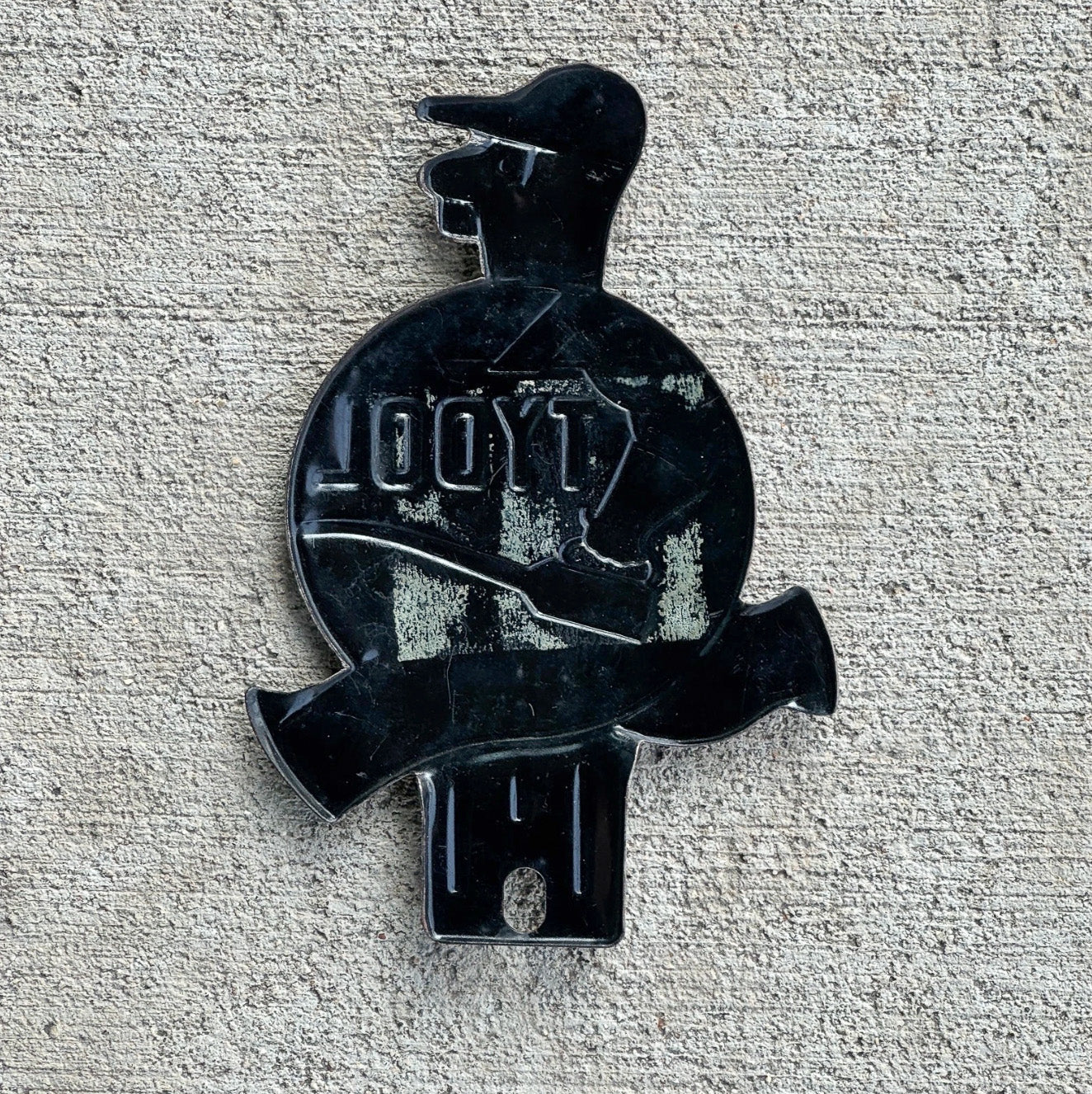 1940 Era Tydol License Plate Topper Auto Tag White Running Man Veedol Gas Oil Collectible