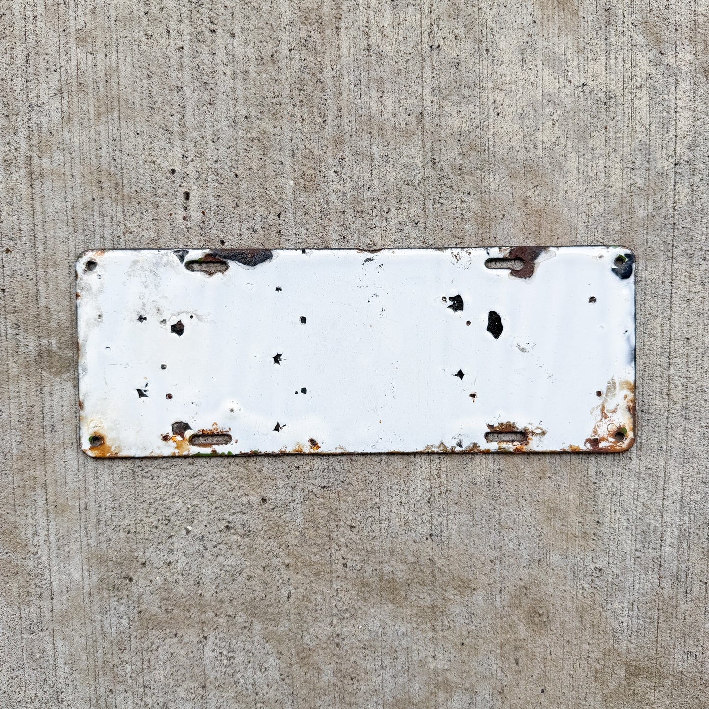 1913 Michigan Porcelain License Plate Auto Tag 20729