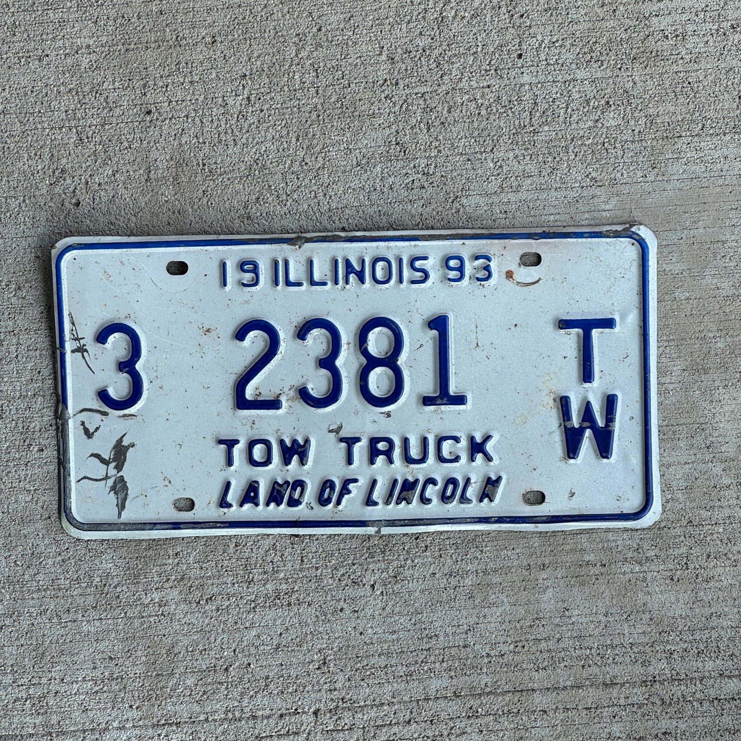 1993 Illinois TOW TRUCK License Plate Auto Tag Garage Oddball NonPassenger 3 2381
