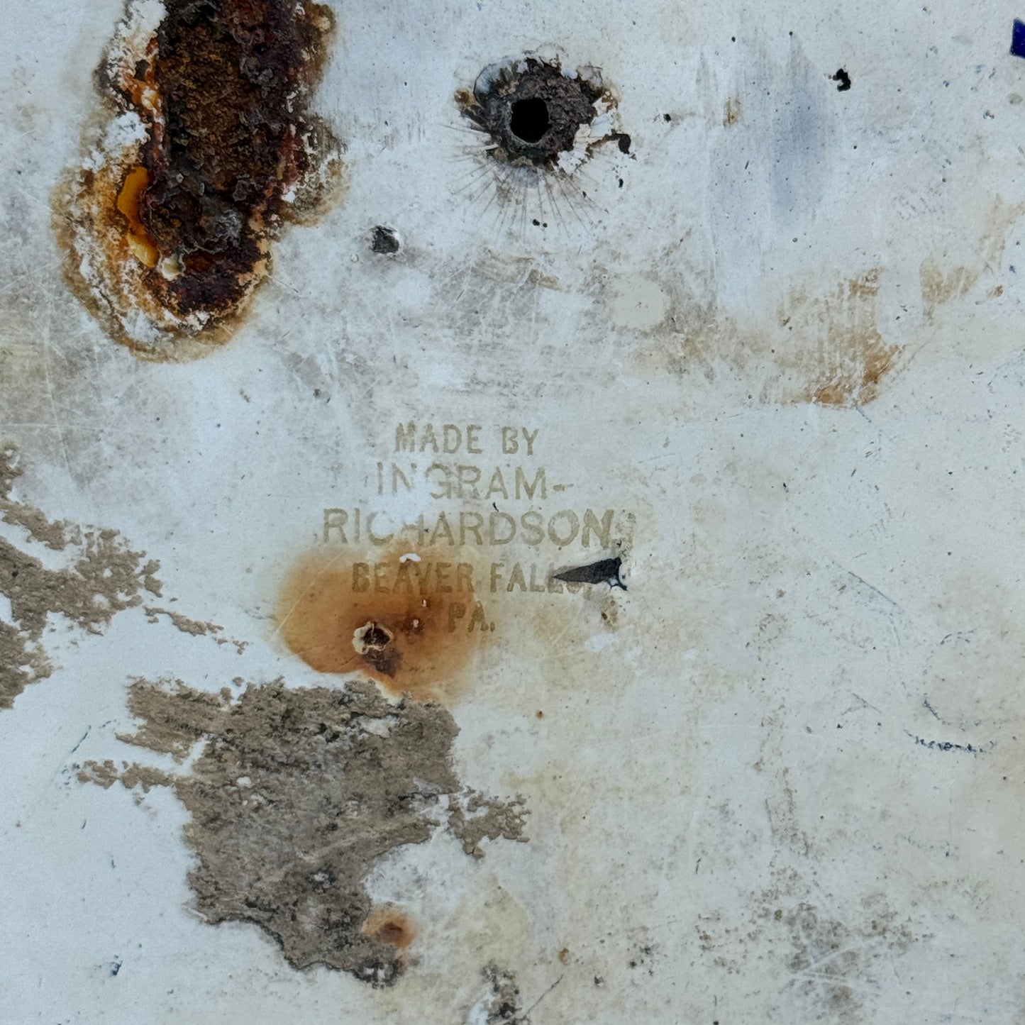 Photo of the maker's mark on the 1906 Pennsylvania Porcelain License Plate Number 2758