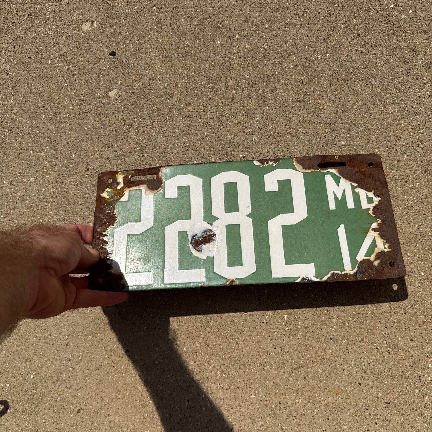 1914 Maryland Porcelain License Plate Auto Tag 2282