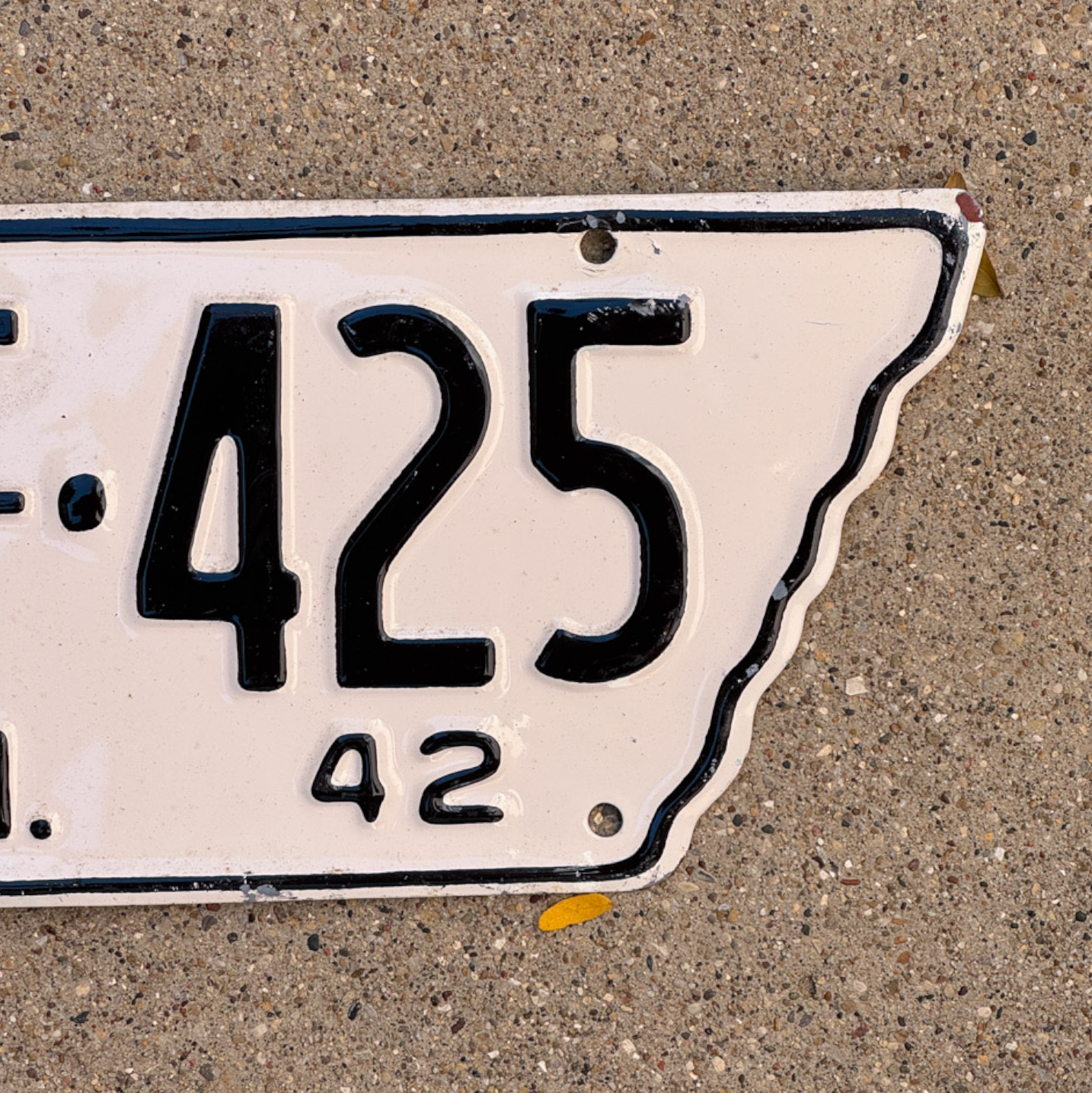 1942 Tennessee Farm License Plate Auto Tag State Shape 12 F1 425