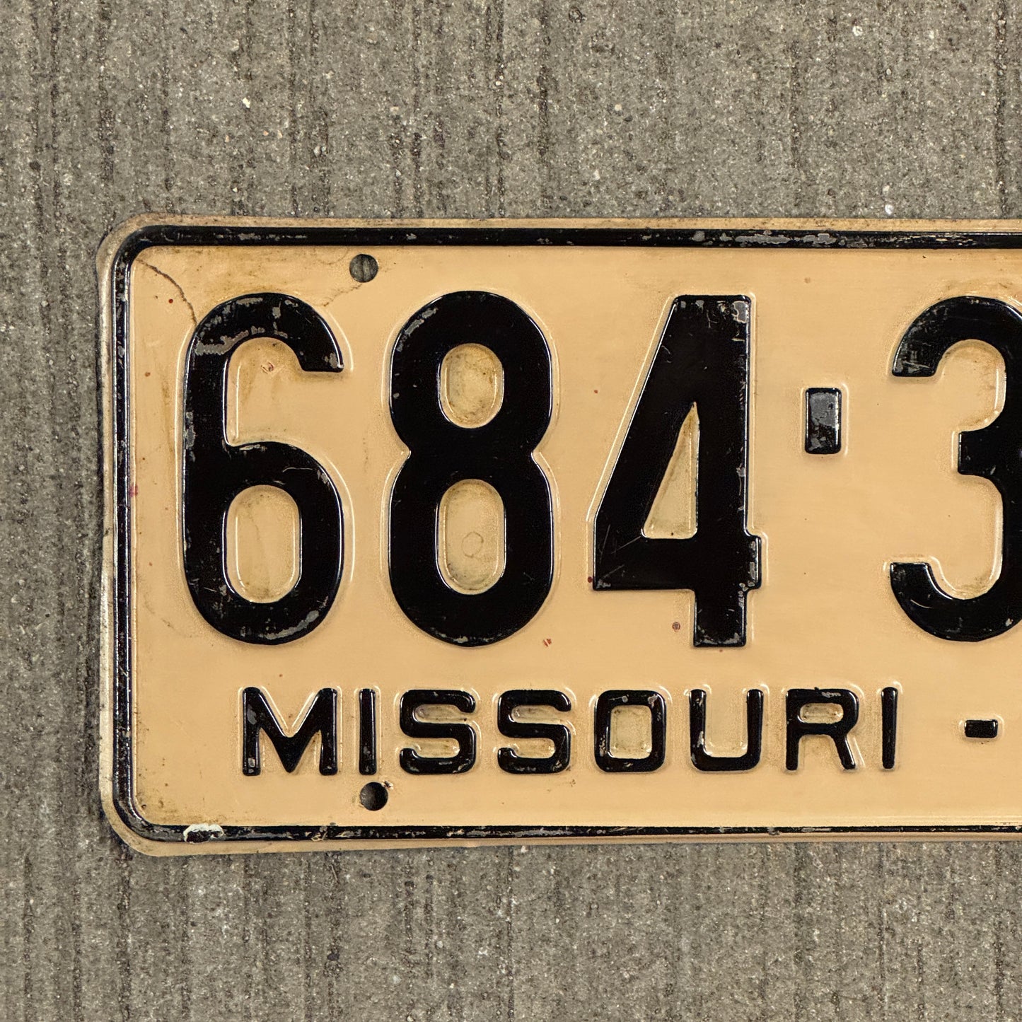 1945 Missouri License Plate Auto Tag 684 354