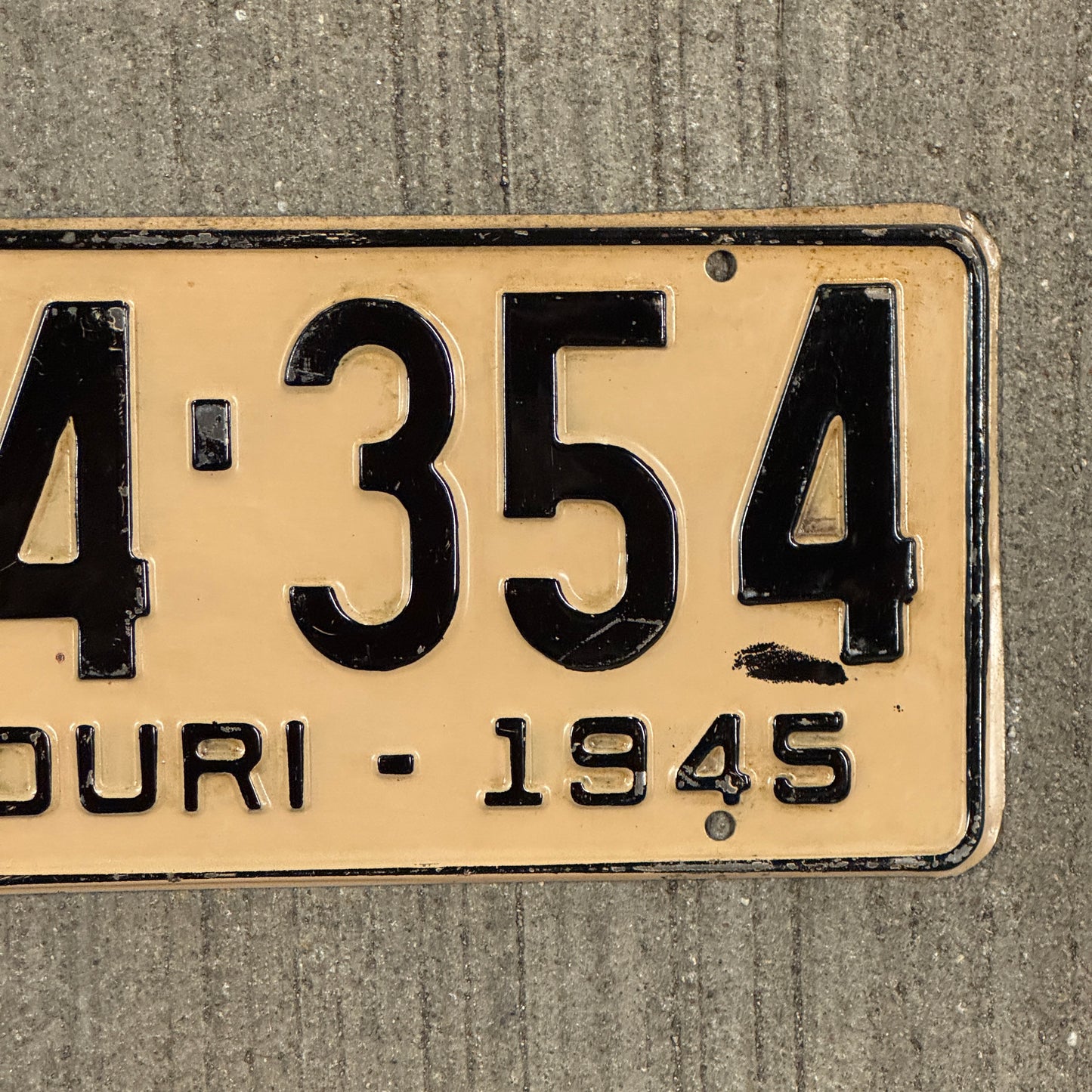 1945 Missouri License Plate Auto Tag 684 354