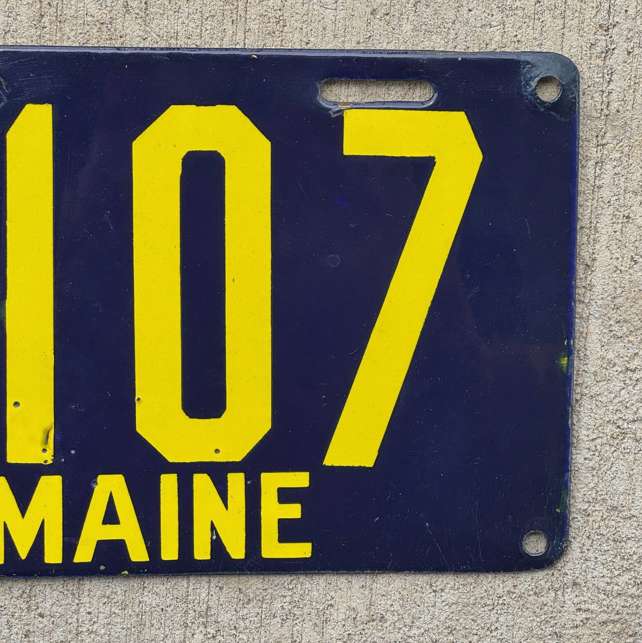 1913 Maine Porcelain License Plate Auto Tag Low Number Four Digit 7107