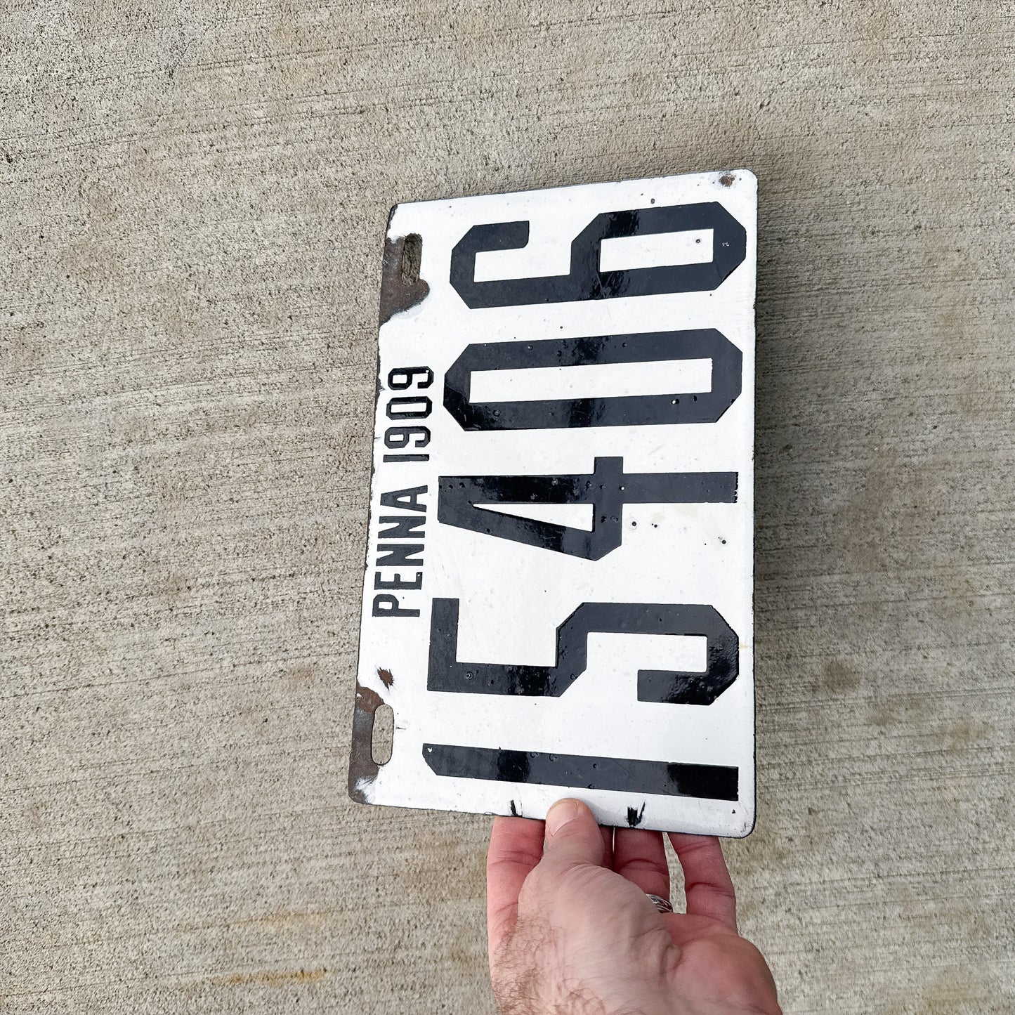 1909 Pennsylvania Porcelain License Plate Auto Tag 15406