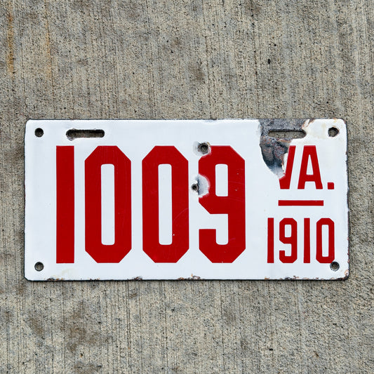 Photo of a 1910 Virginia Porcelain License Plate Auto Tag Garage Decor Vintage ALPCA Archive Example 1009 with original patina