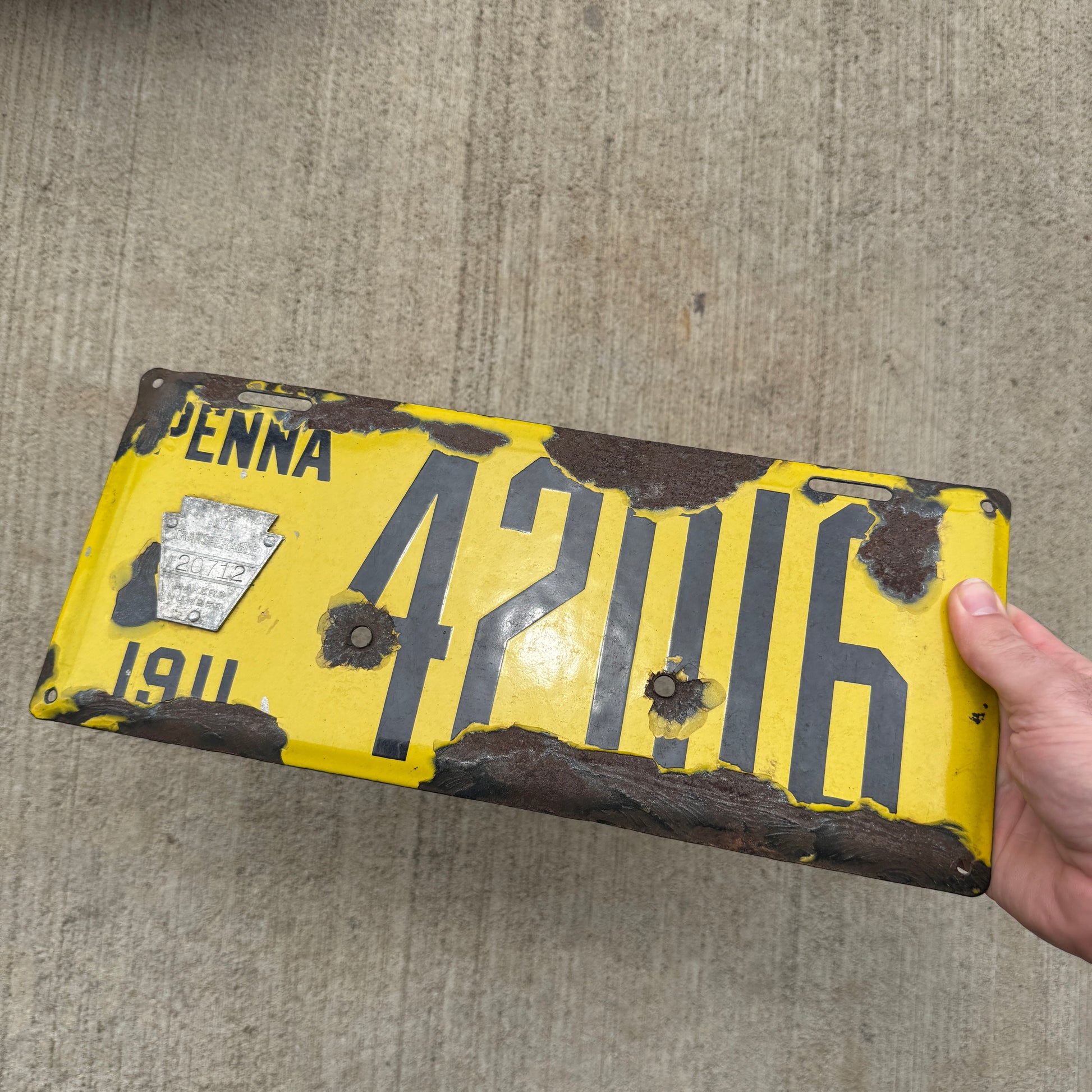 Photo showing the gloss of a 1911 Pennsylvania Porcelain License Plate