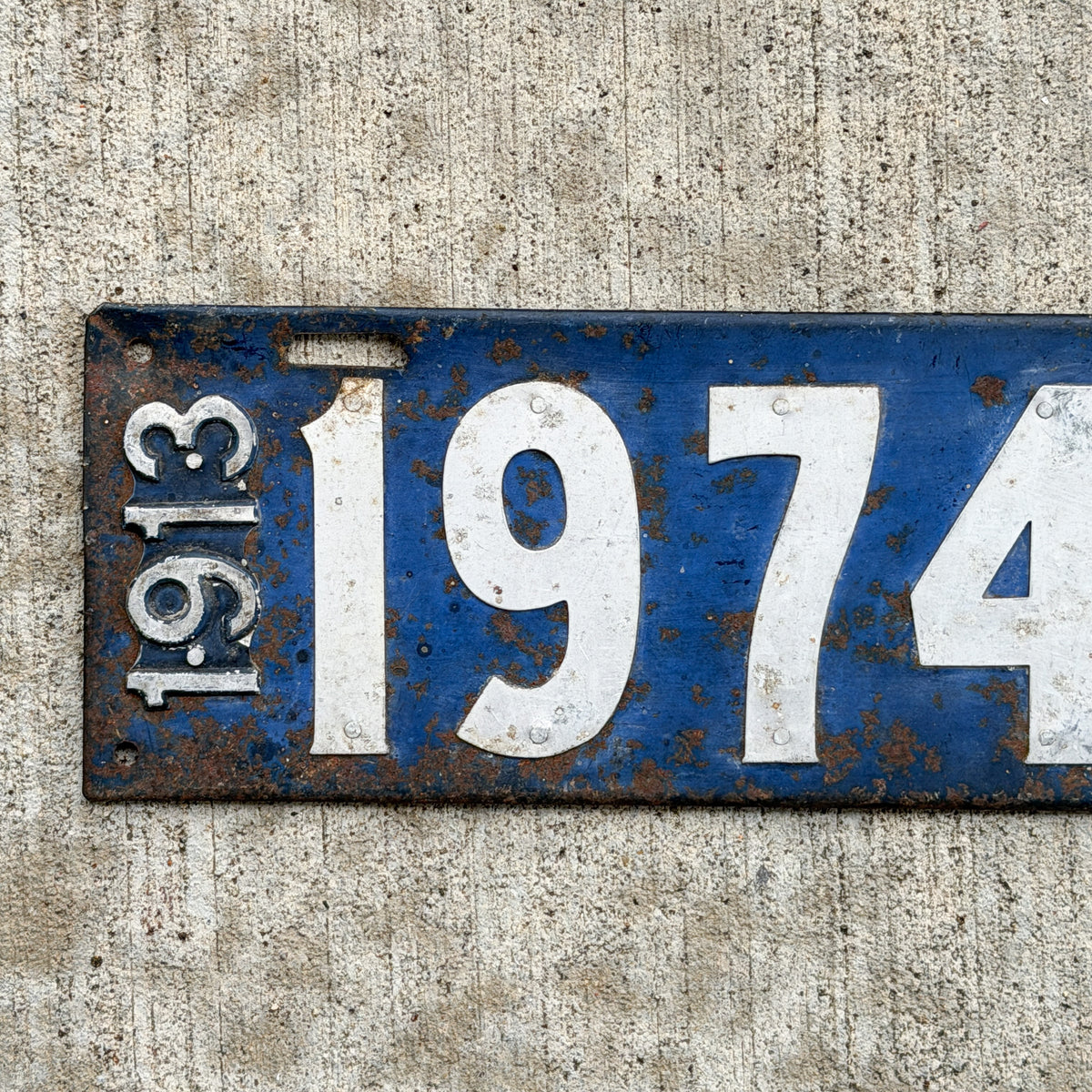 Photo of a 1913 Wisconsin License Plate Auto Tag Garage Decor Vintage 19746 with original patina