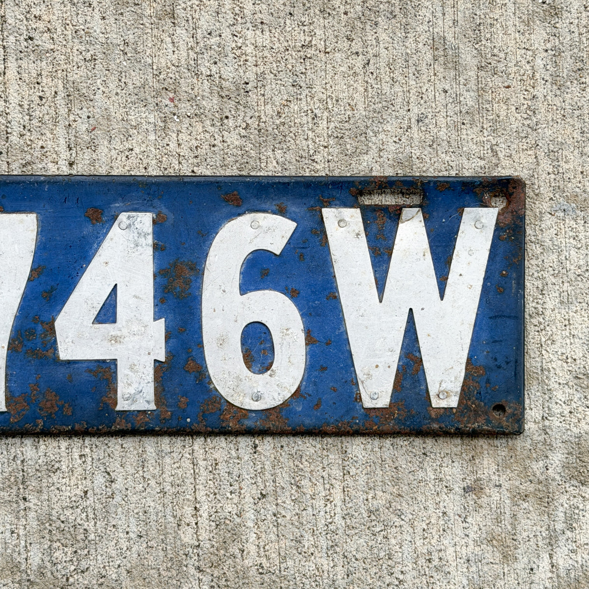 Photo of a 1913 Wisconsin License Plate Auto Tag Garage Decor Vintage 19746 with original patina