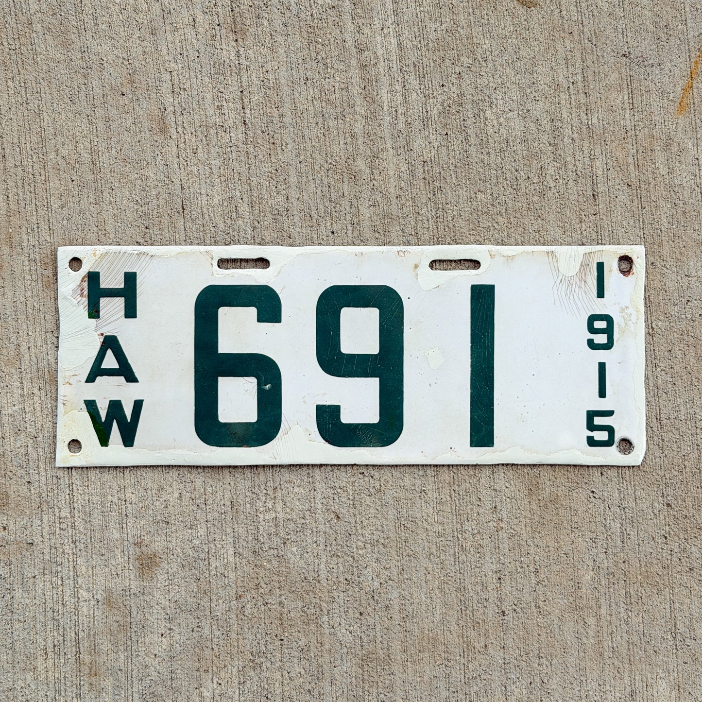 Photo of a 1915 Hawaii Porcelain License Plate Auto Tag Garage Decor Vintage Hawaii County 691 with original patina