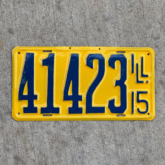 Photo of a 1915 Illinois License Plate Auto Tag Garage Decor Vintage 41423