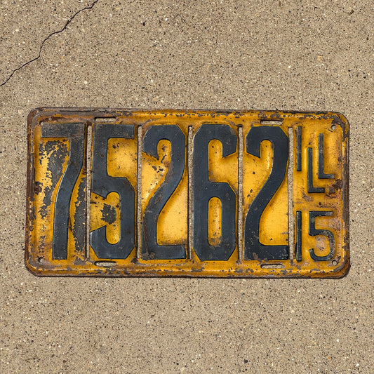 Photo of a 1915 Illinois License Plate Auto Tag Garage Decor Vintage 75262