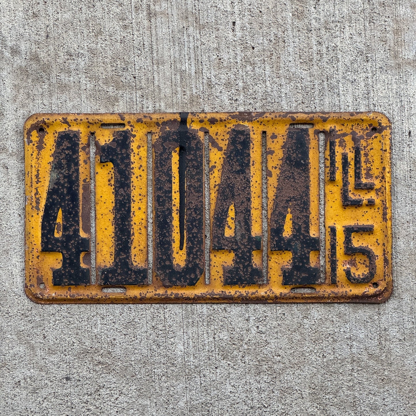 Photo of a 1915 Illinois License Plate Auto Tag Garage Decor Vintage Front plate 41044