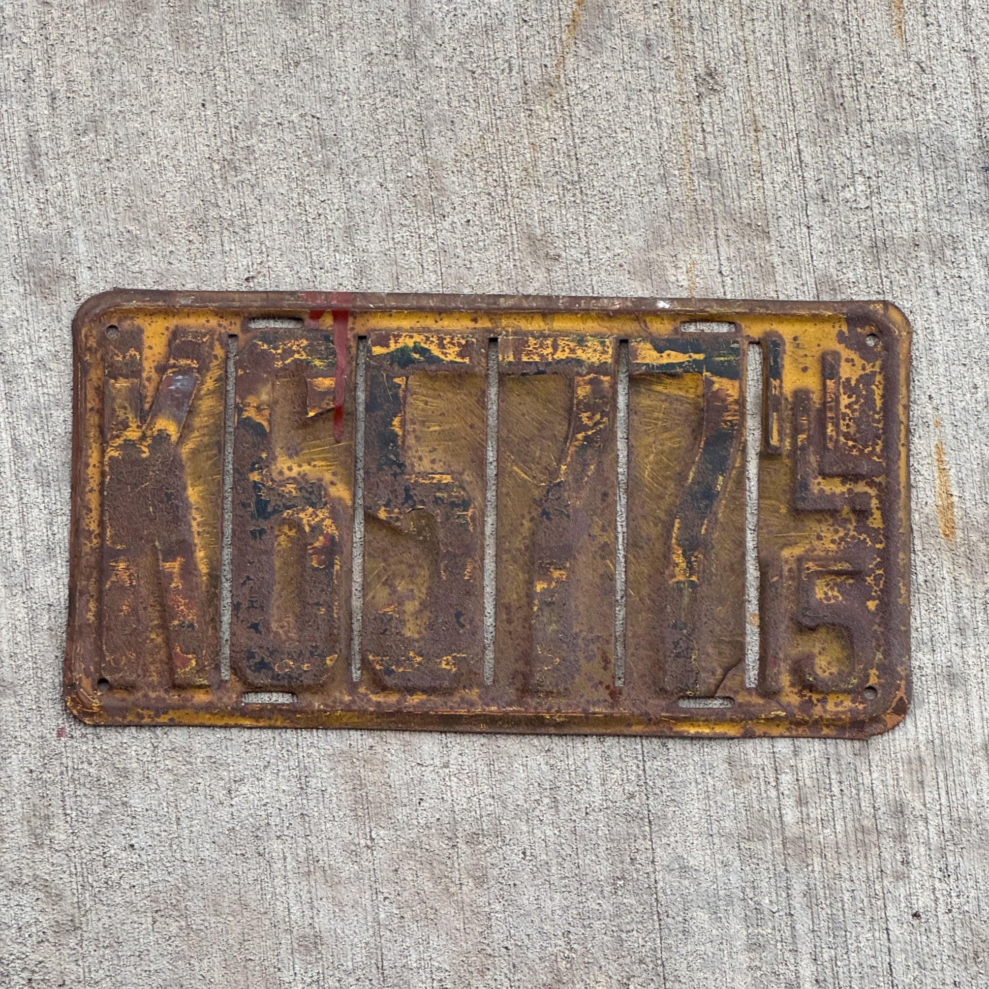 Photo of a 1915 Illinois License Plate Auto Tag Garage Decor Vintage Front plate K 6577