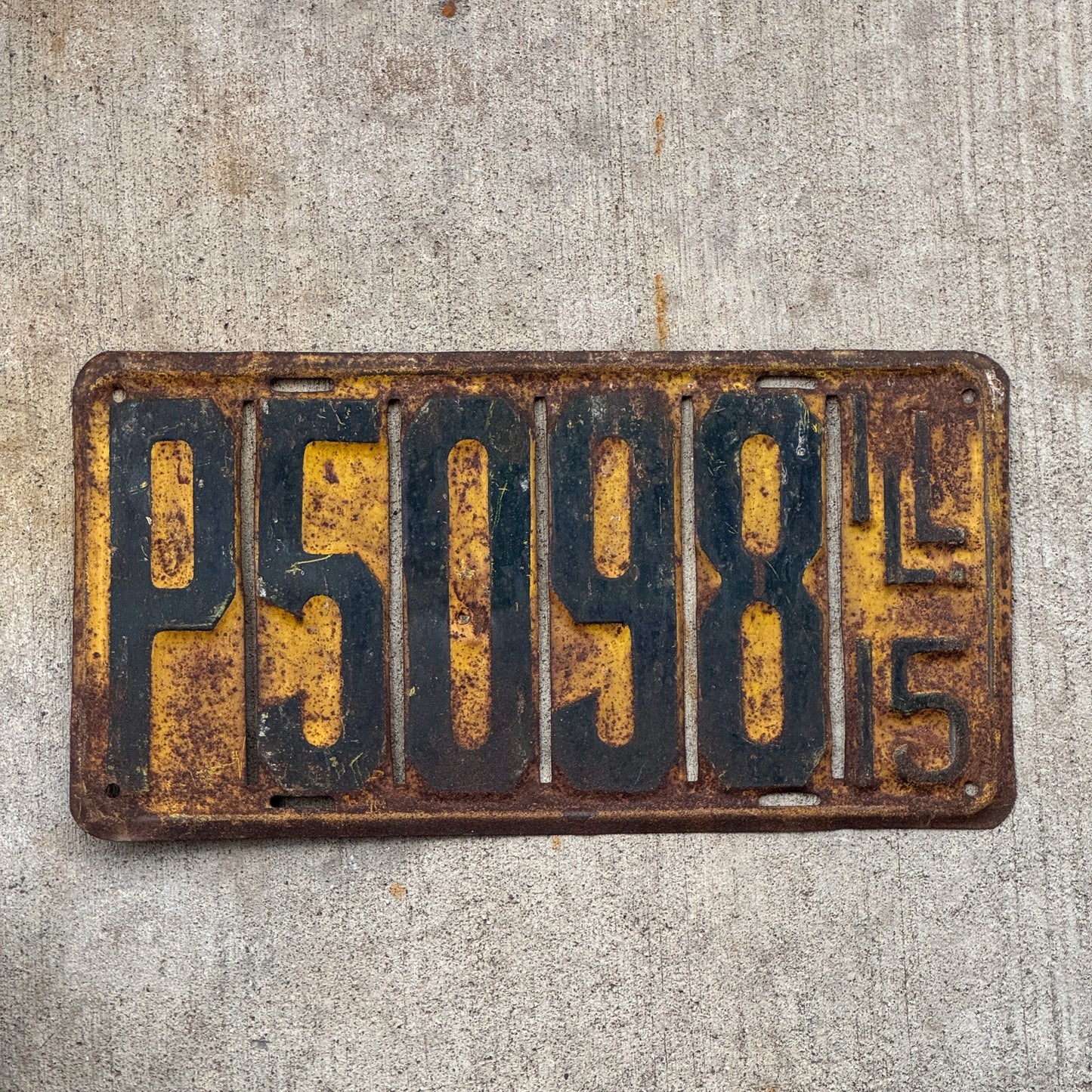 Photo of a 1915 Illinois License Plate Auto Tag Garage Decor Vintage Front plate P 5098