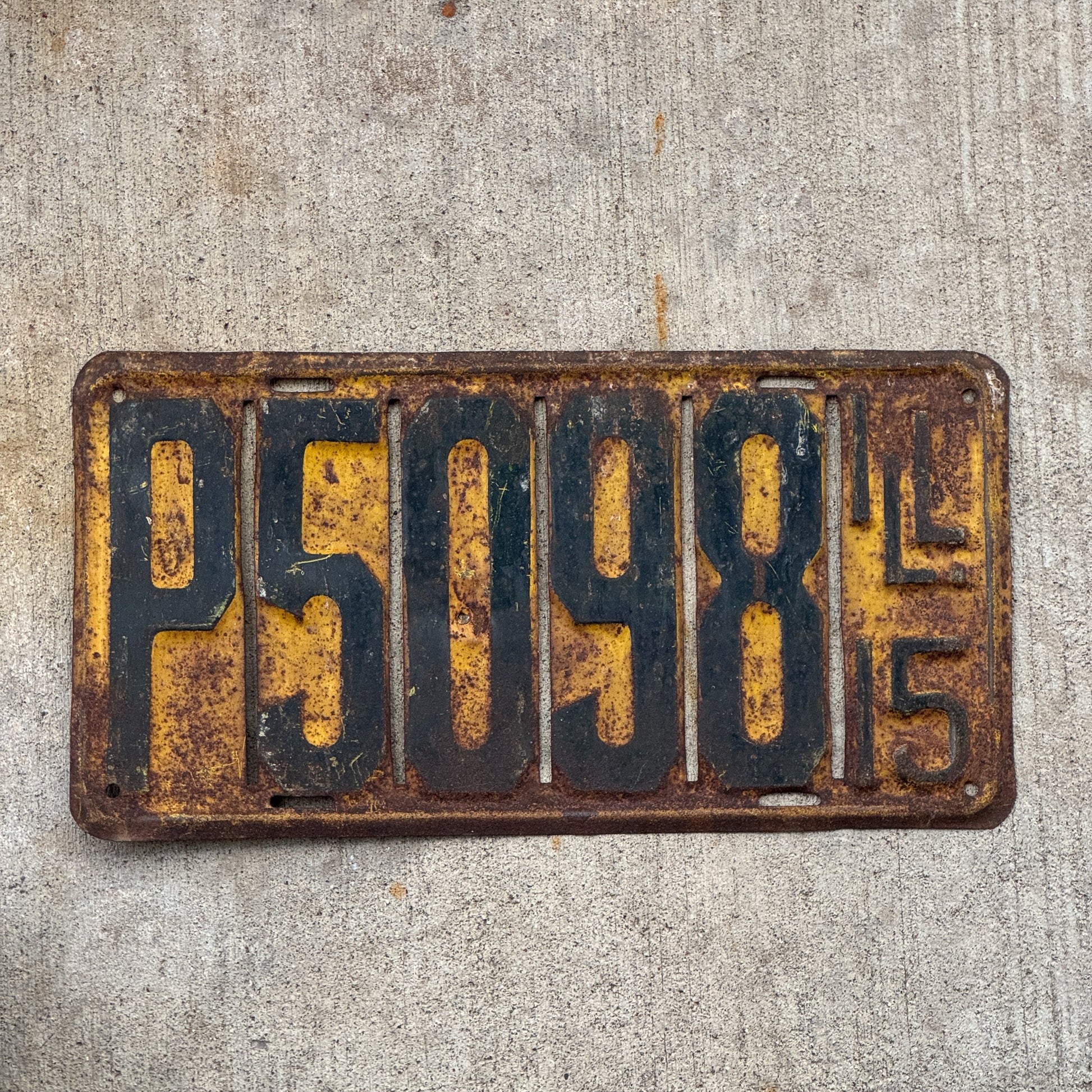 Photo of a 1915 Illinois License Plate Auto Tag Garage Decor Vintage Front plate P 5098