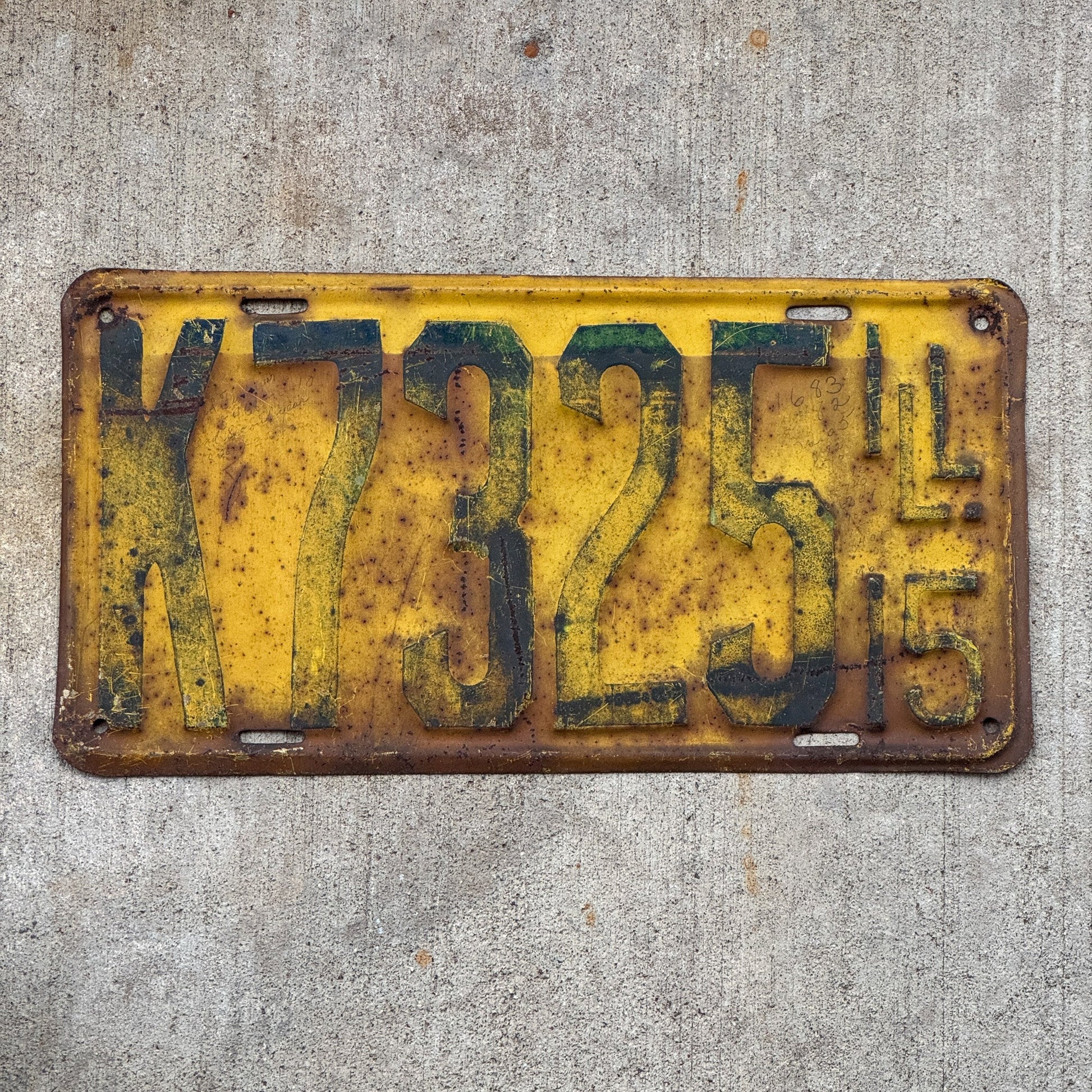 Photo of a 1915 Illinois License Plate Auto Tag Garage Decor Vintage K 7325