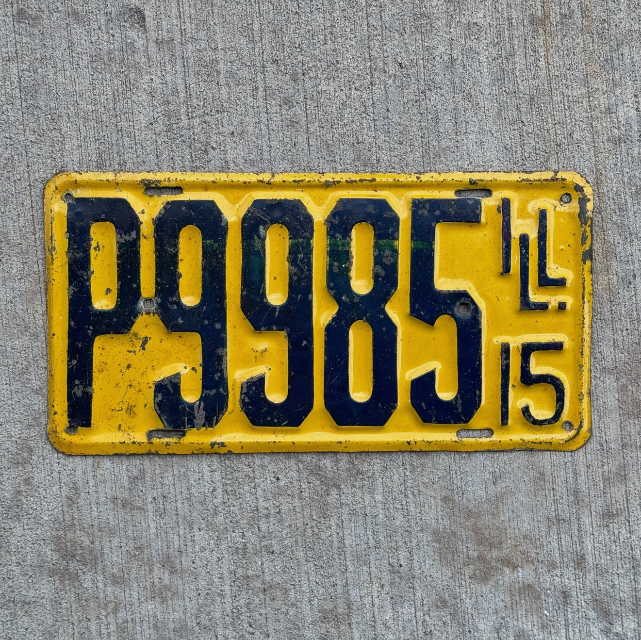 Photo of a 1915 Illinois License Plate Auto Tag Garage Decor Vintage P 9985 with original patina