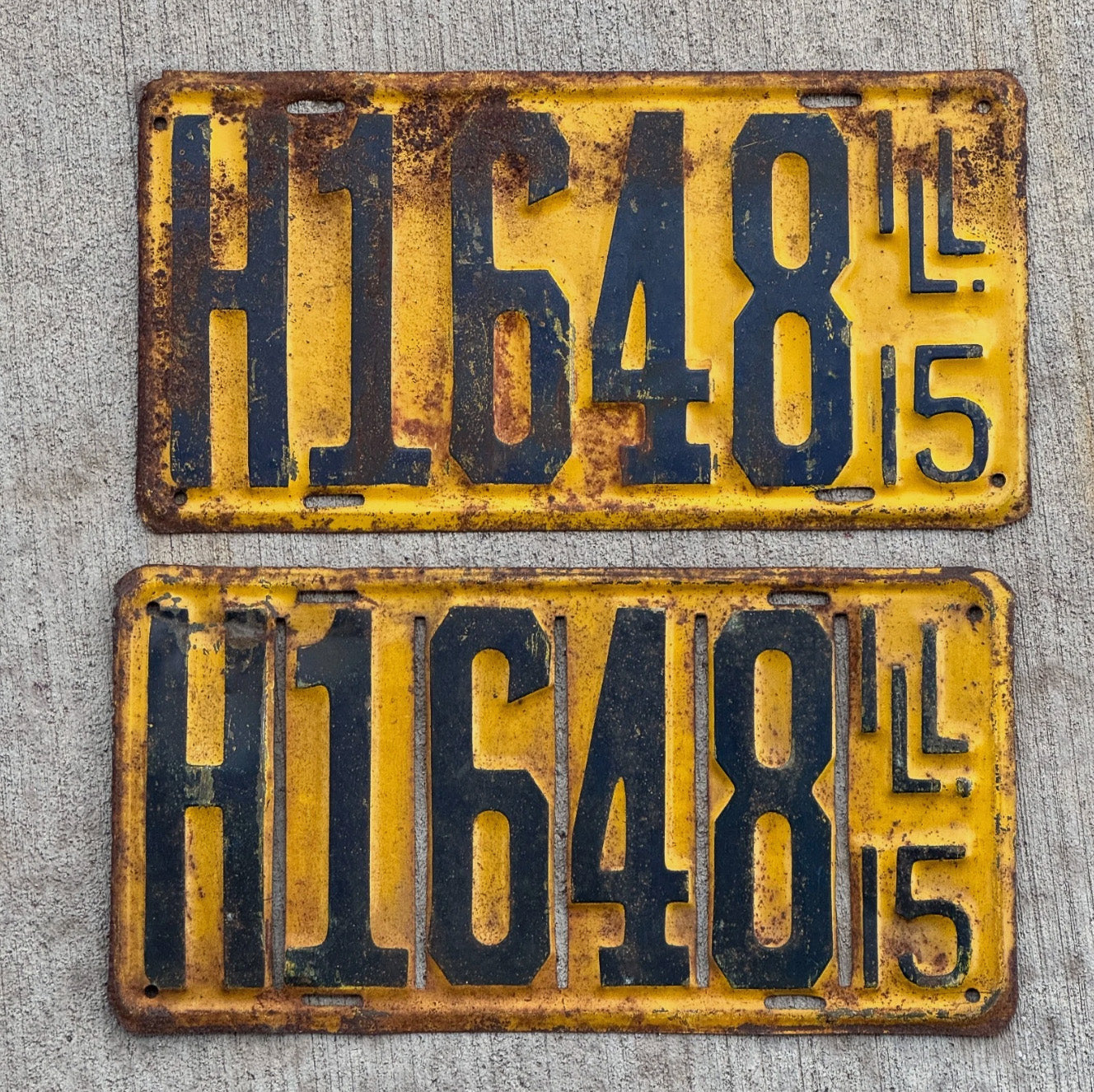 Photo of a 1915 Illinois License Plate Pair Auto Tag Garage Decor Vintage H 1648 with original patina