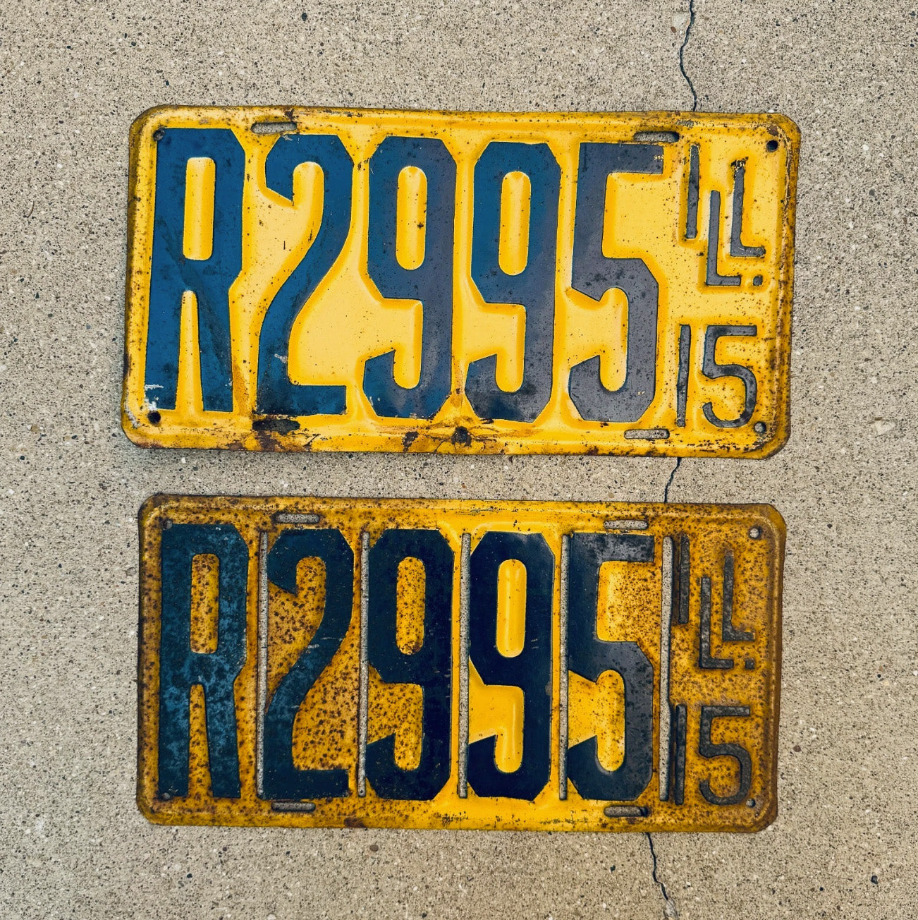 Photo of a 1915 Illinois License Plate Pair Auto Tag Garage Decor Vintage R 2995 with original patina