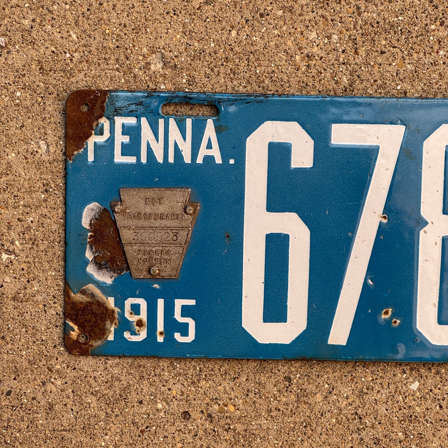 1915 Pennsylvania Porcelain License Plate Auto Tag 67848