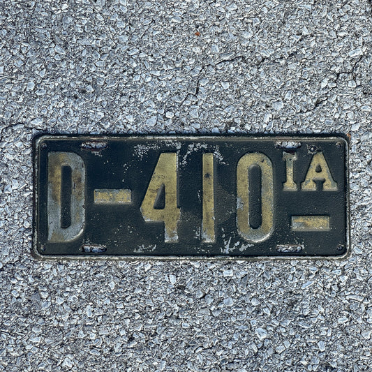 Photo of a 1916 Iowa Dealer License Plate Auto Tag Garage Decor Vintage D 410