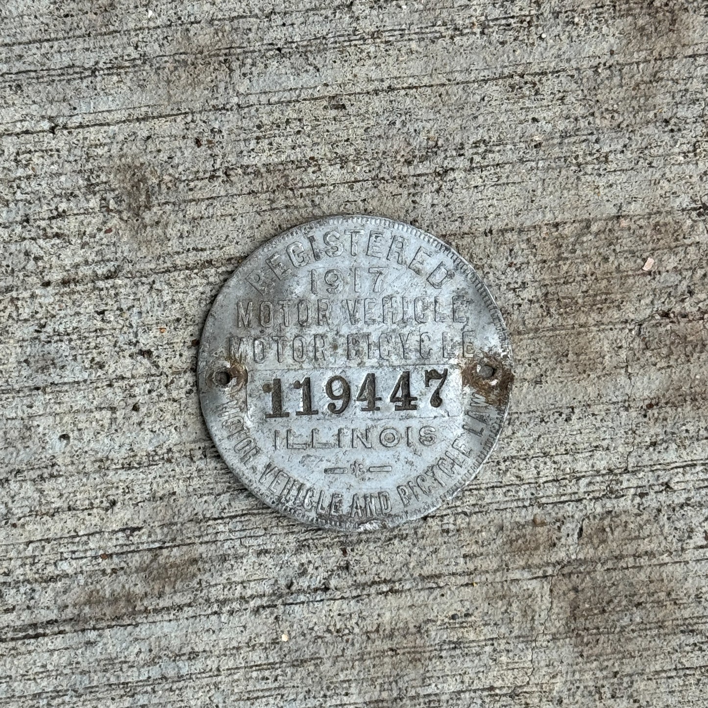 Photo of a 1917 Illinois Dashboard Disc License Plate Auto Tag Garage Decor Vintage Dash Disk 119447 with original patina
