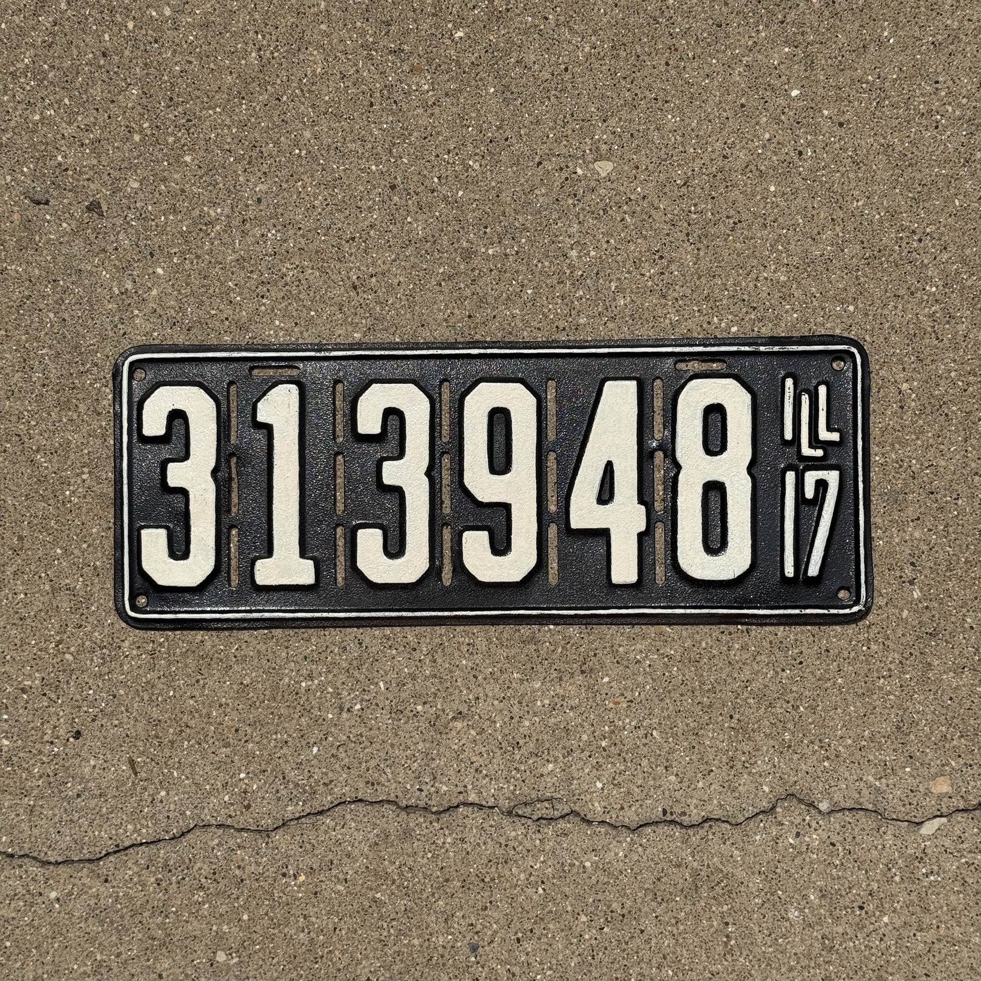 Photo of a 1917 Illinois License Plate Auto Tag Garage Decor Vintage Front 313948