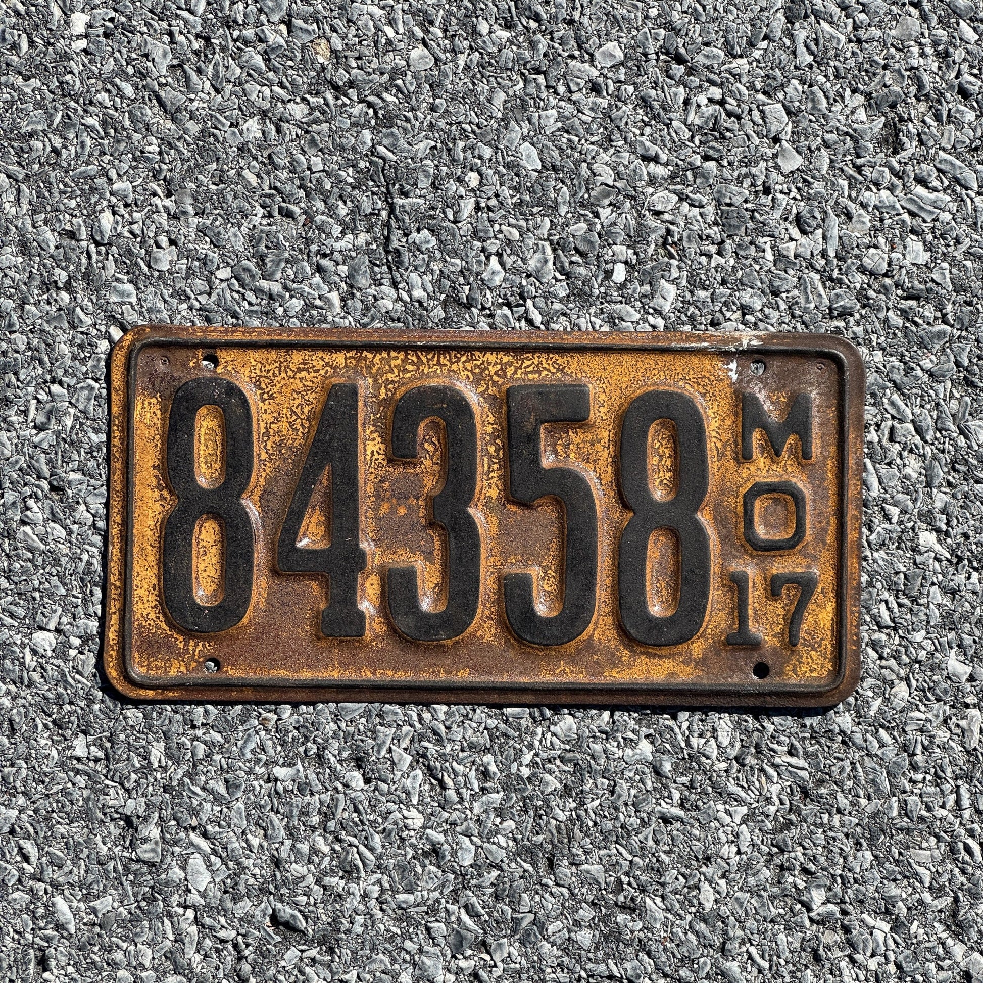 Photo of a 1917 Missouri License Plate Auto Tag Garage Decor Vintage 84358