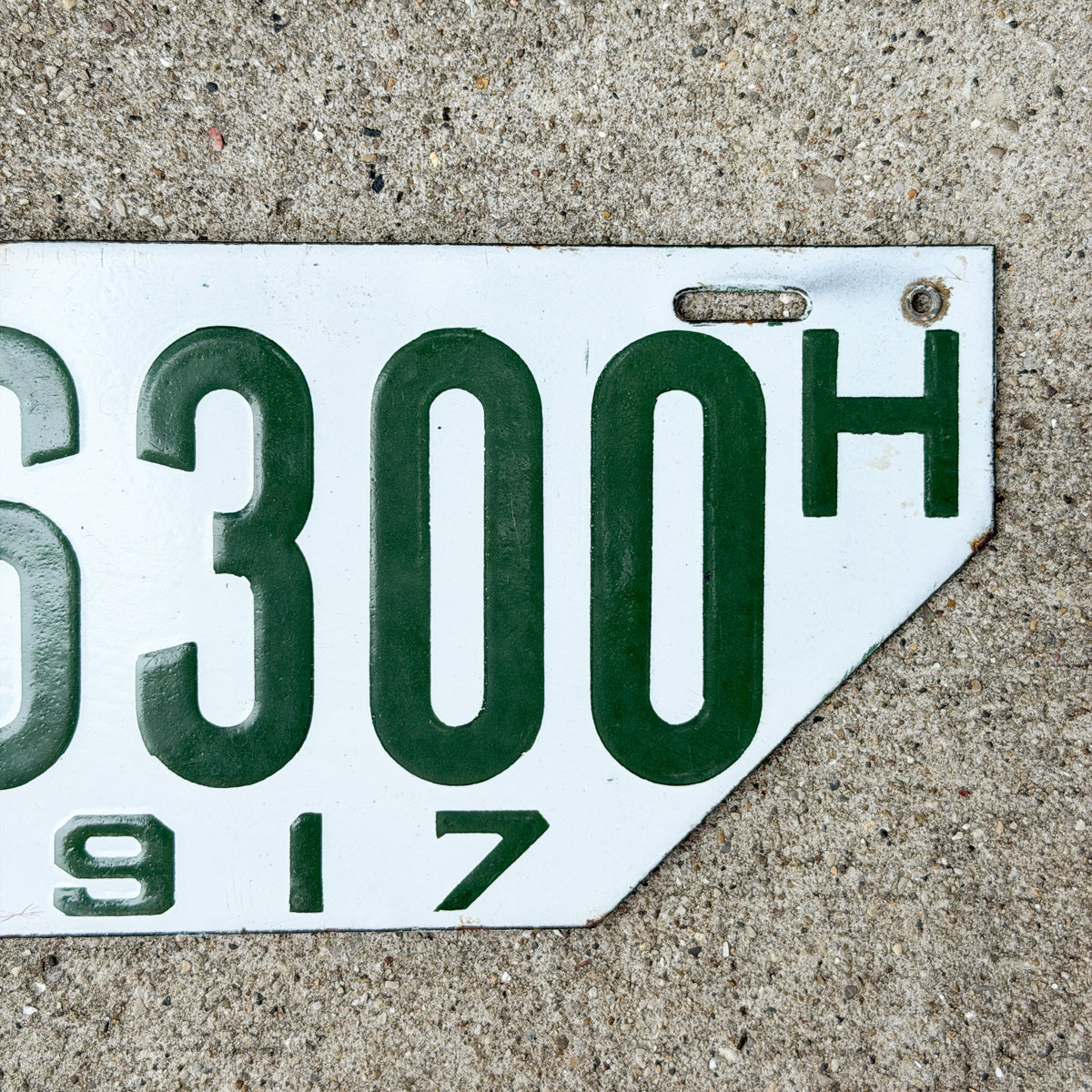 Photo of a 1917 New Hampshire Porcelain Visitor License Plate Auto Tag Garage Decor Vintage Non Resident High Quality 26300 with original patina
