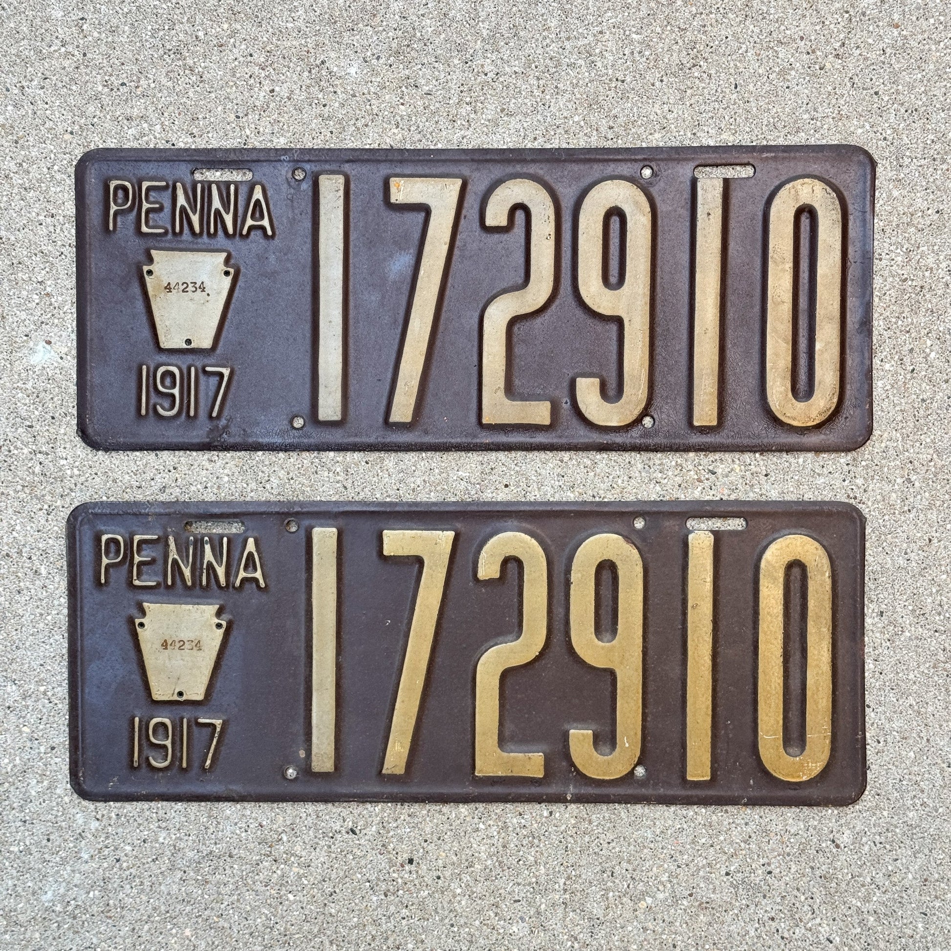 Photo of a 1917 Pennsylvania License Plate Pair Auto Tag Garage Decor Vintage 172910 with original patina