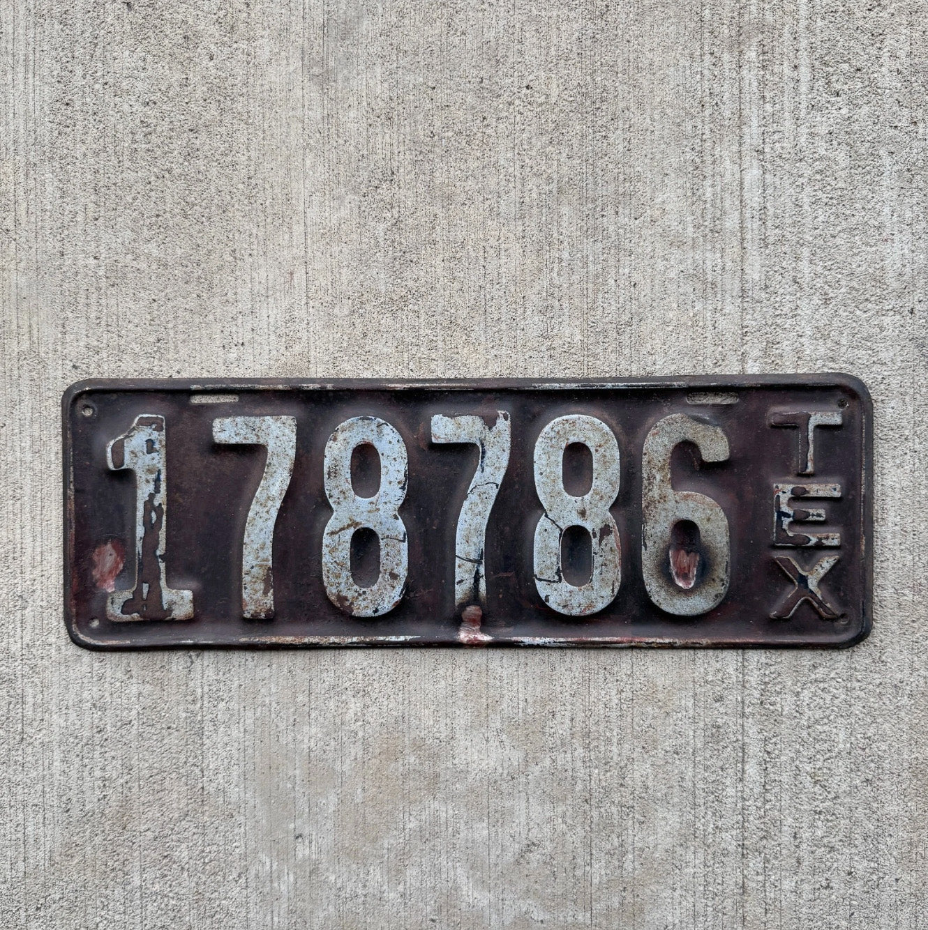 Photo of a 1917 Texas License Plate Auto Tag Garage Decor Vintage First Issue 178786 with original patina