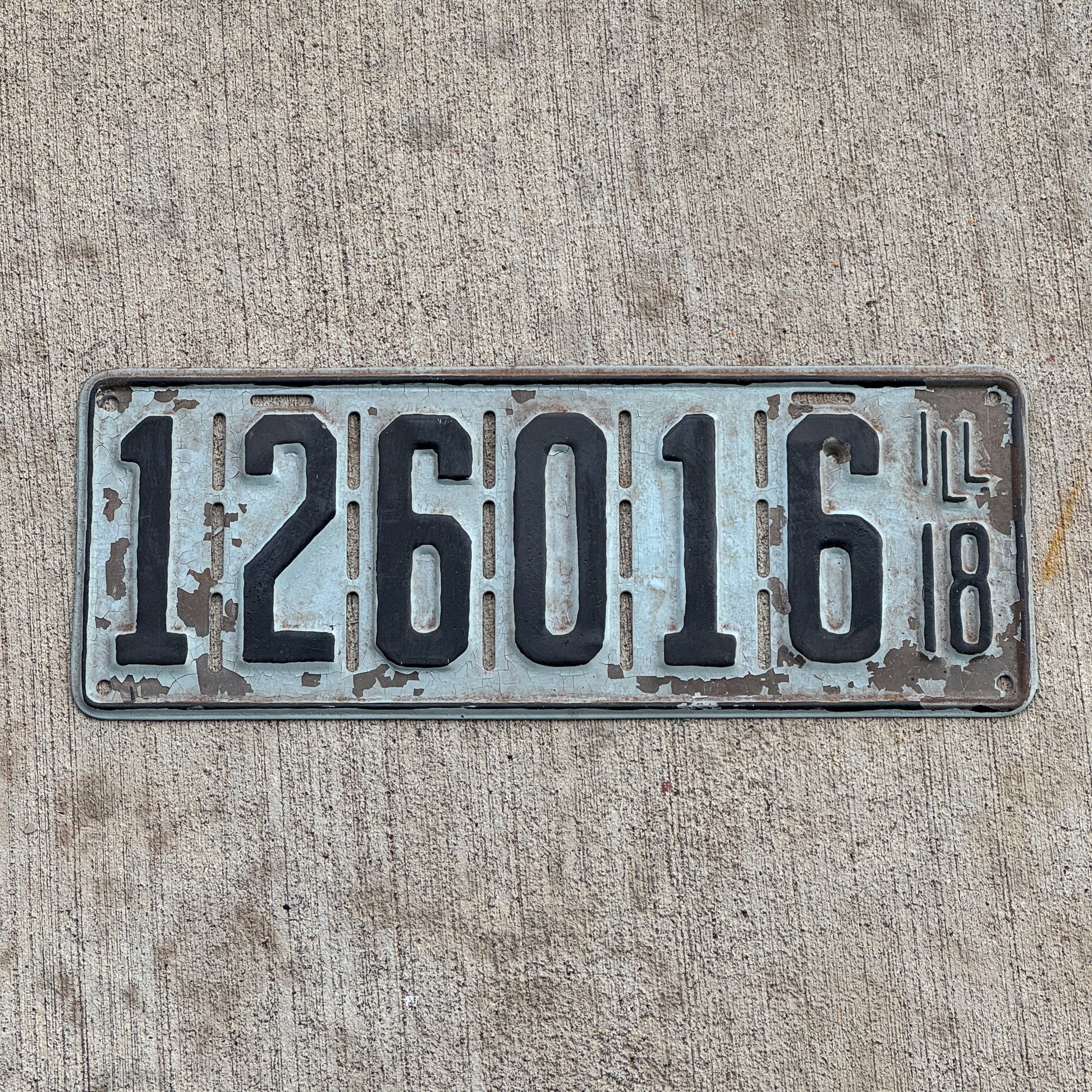 Photo of a 1918 Illinois License Plate Auto Tag Garage Decor Vintage 126 016 with original patina