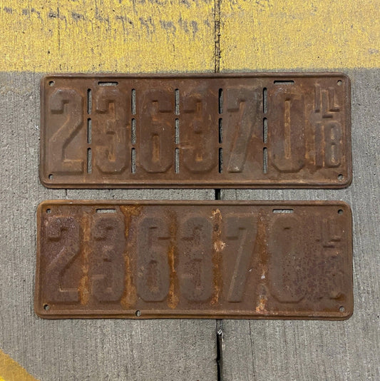 Photo of a 1918 Illinois License Plate Pair Auto Tag Garage Decor Vintage 236370 with original patina