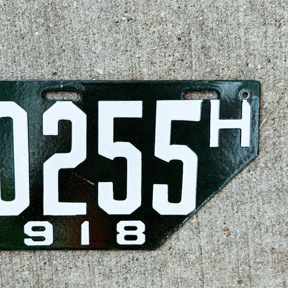 Photo of a 1918 New Hampshire Porcelain Visitor License Plate Auto Tag Garage Decor Vintage Non Resident High Quality 30255 with original patina