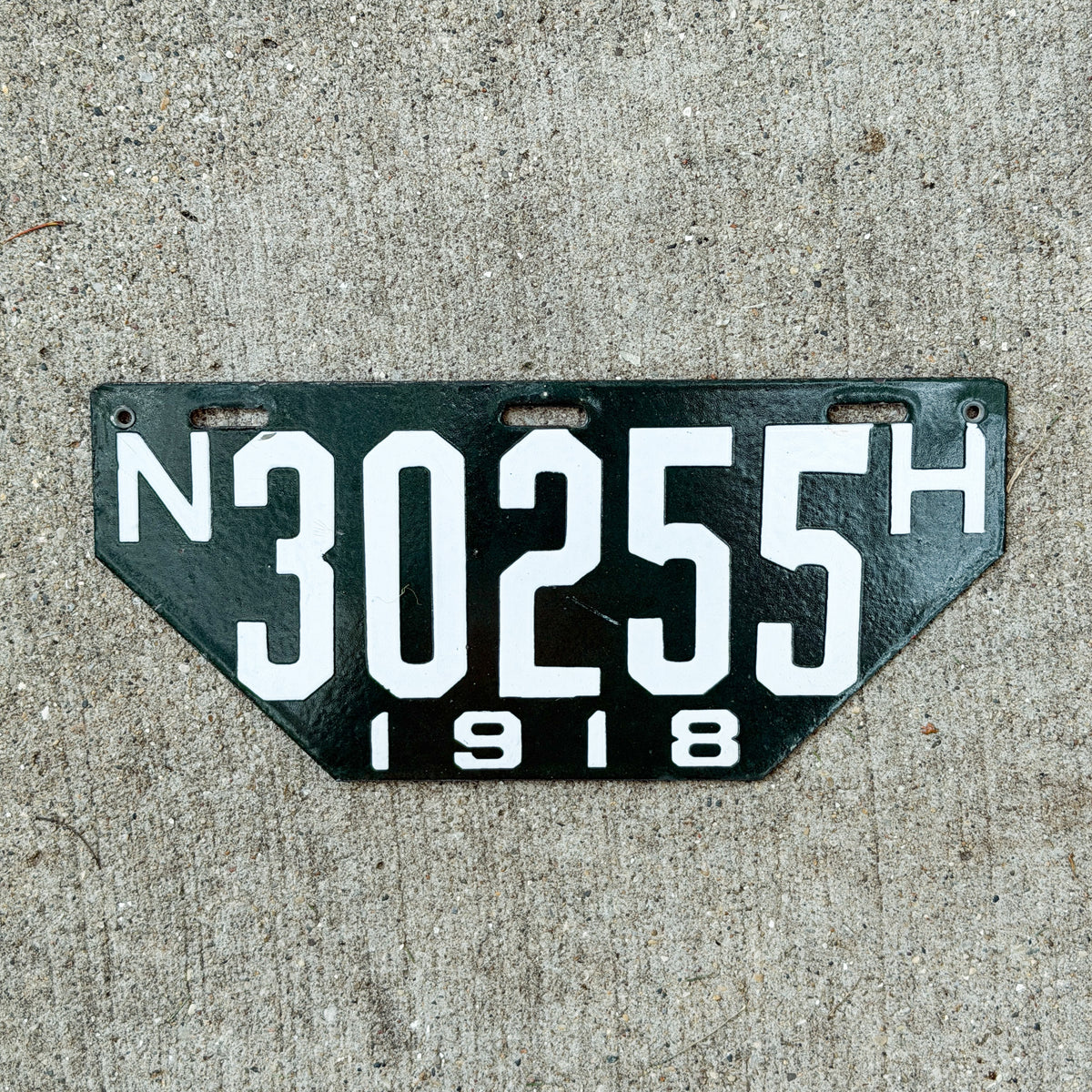 Photo of a 1918 New Hampshire Porcelain Visitor License Plate Auto Tag Garage Decor Vintage Non Resident High Quality 30255 with original patina