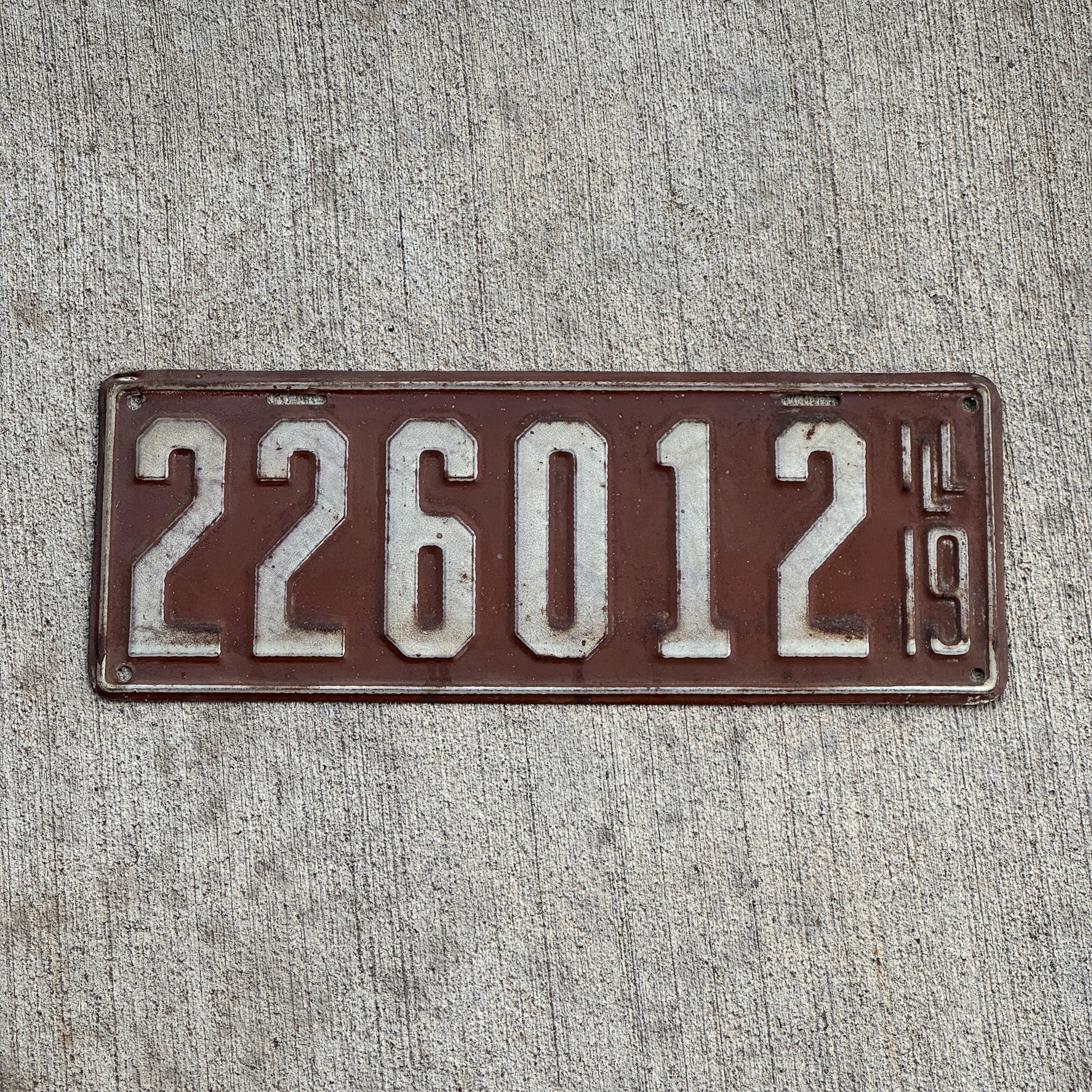 Photo of a 1919 Illinois License Plate Auto Tag Garage Decor Vintage 226012 with original patina
