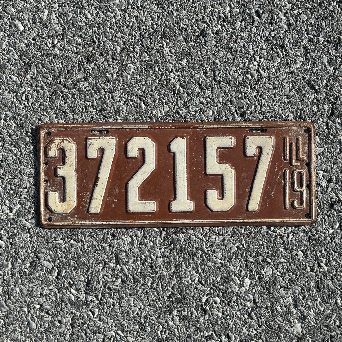 Photo of a 1919 Illinois License Plate Auto Tag Garage Decor Vintage 372157